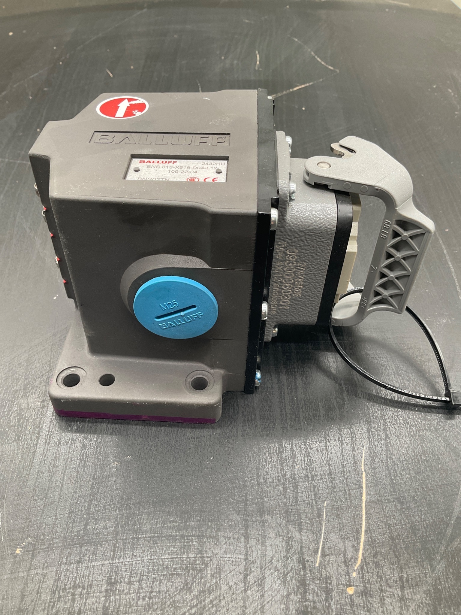 Balluff BNS 813-X518-D04-L12-100-22-04 Mechanical Limit Switch USED 1