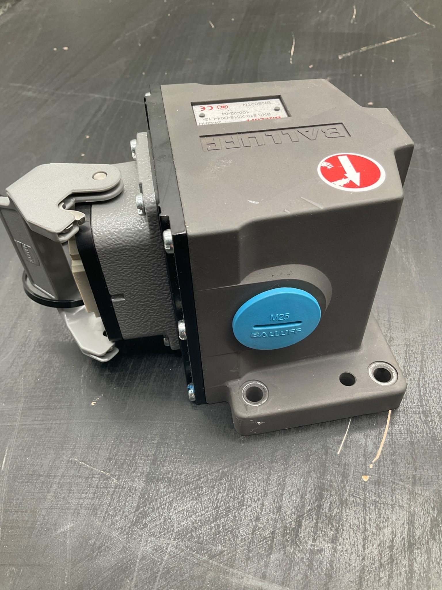 Balluff BNS 813-X518-D04-L12-100-22-04 Mechanical Limit Switch USED 3