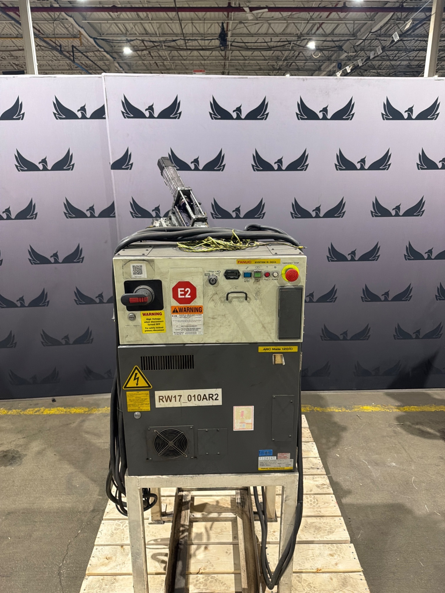 FANUC ArcMate 120iC Robot w/ R‑30iA Controller USED 1