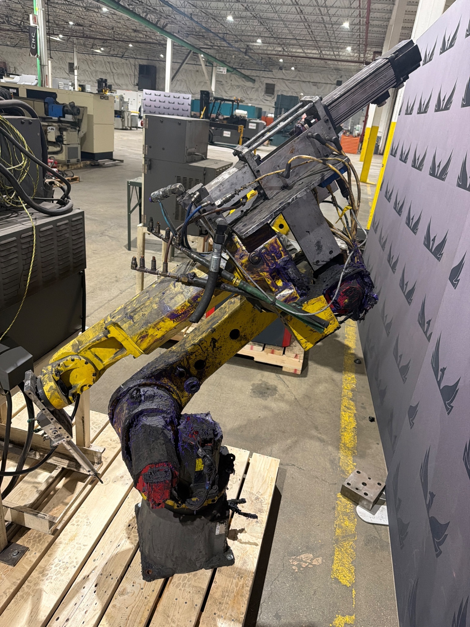FANUC ArcMate 120iC Robot w/ R‑30iA Controller USED 3