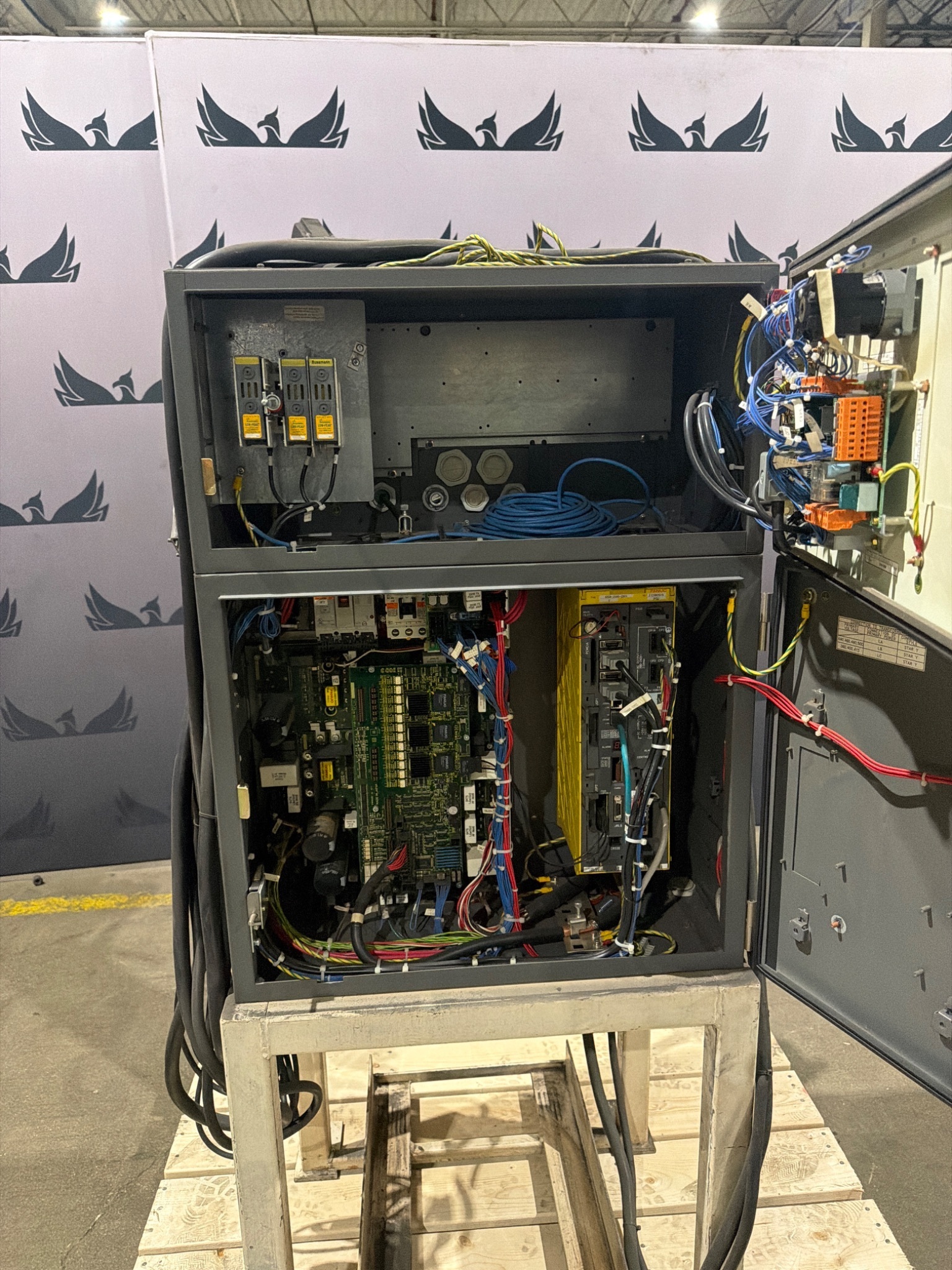 FANUC ArcMate 120iC Robot w/ R‑30iA Controller USED 5