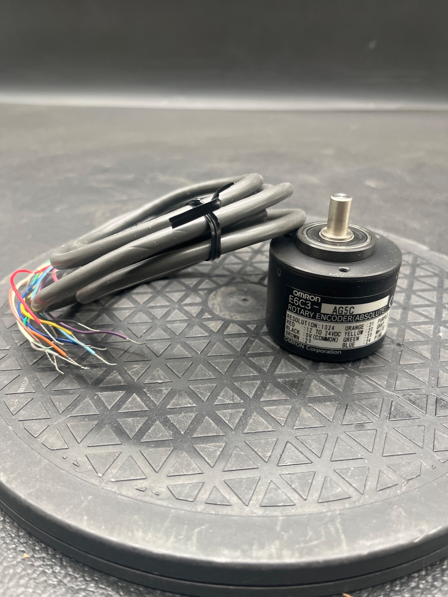 OMRON E6C3‑AG5C Rotary Encoder NEW 1
