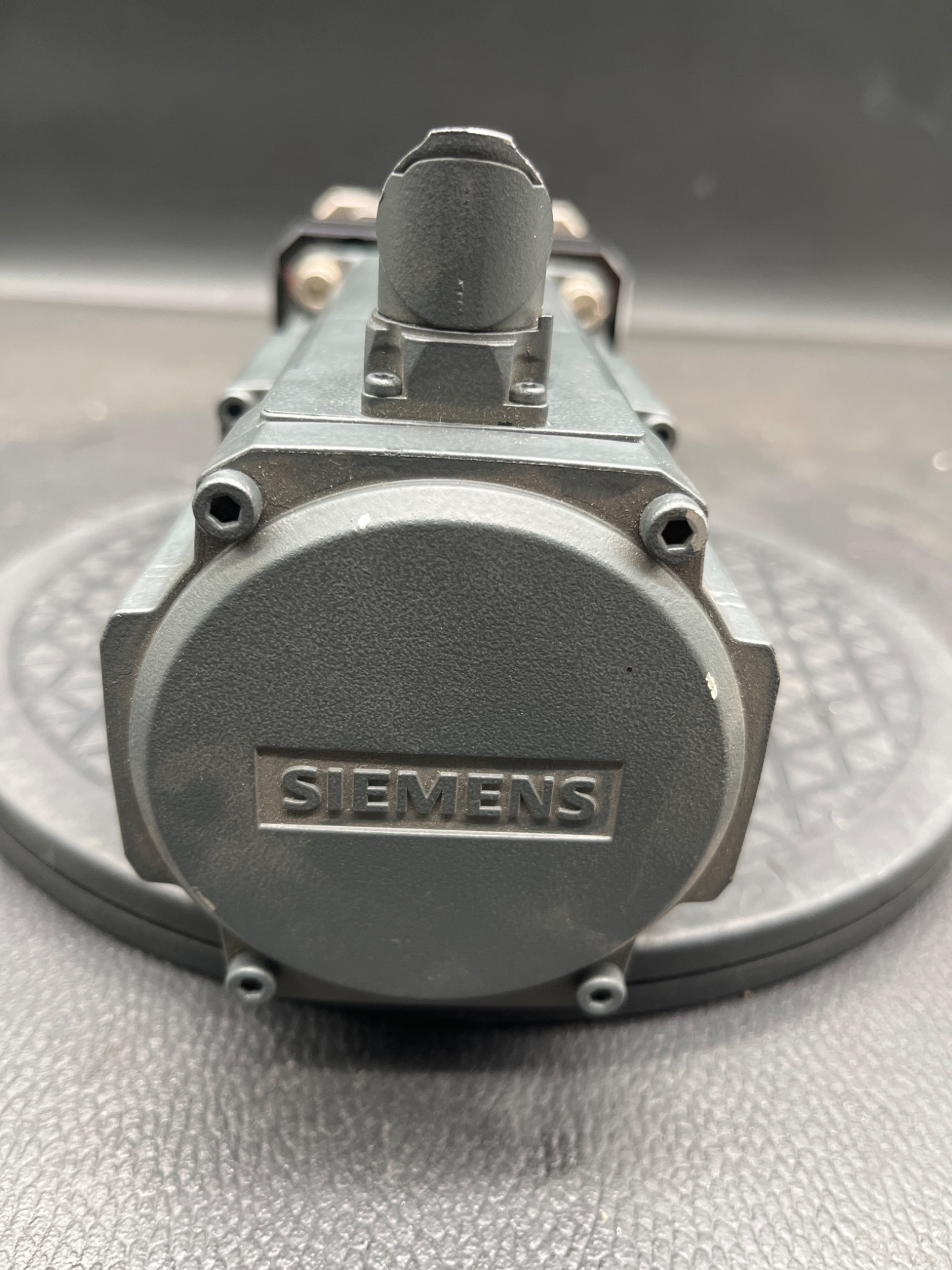 SIEMENS 1FK2104‑5AF10‑0SA0 SIMOTICS S Servo Motor w/ SESAME Gearbox USED 2