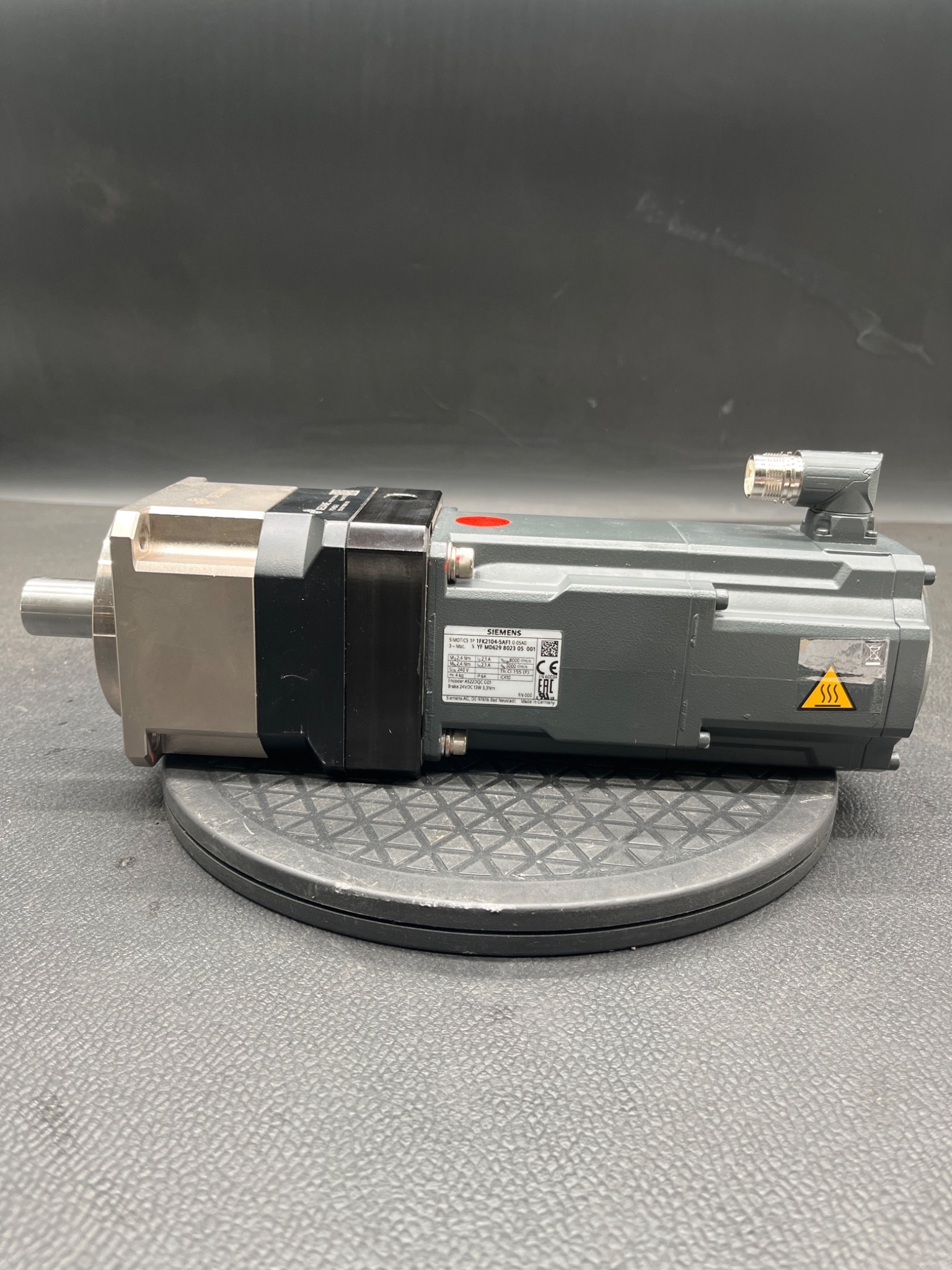 SIEMENS 1FK2104‑5AF10‑0SA0 SIMOTICS S Servo Motor w/ SESAME Gearbox USED 3