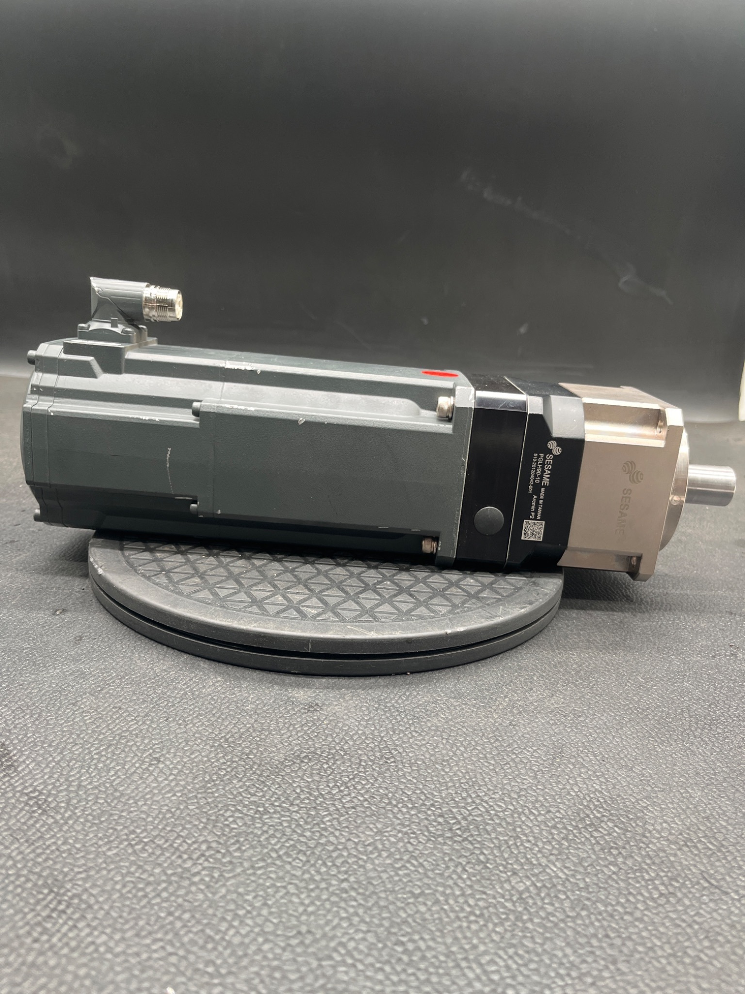 SIEMENS 1FK2205‑4AF11‑1SA0 SIMOTICS S Servo Motor w/ SESAME Gearbox USED 2