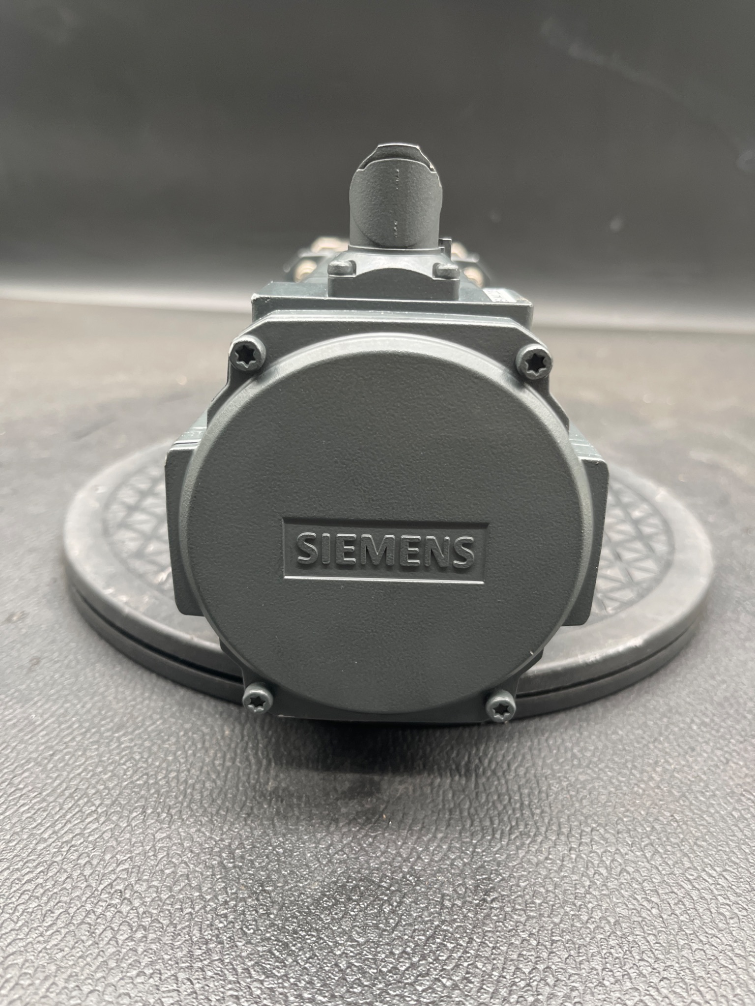 SIEMENS 1FK2205‑4AF11‑1SA0 SIMOTICS S Servo Motor w/ SESAME Gearbox USED 3
