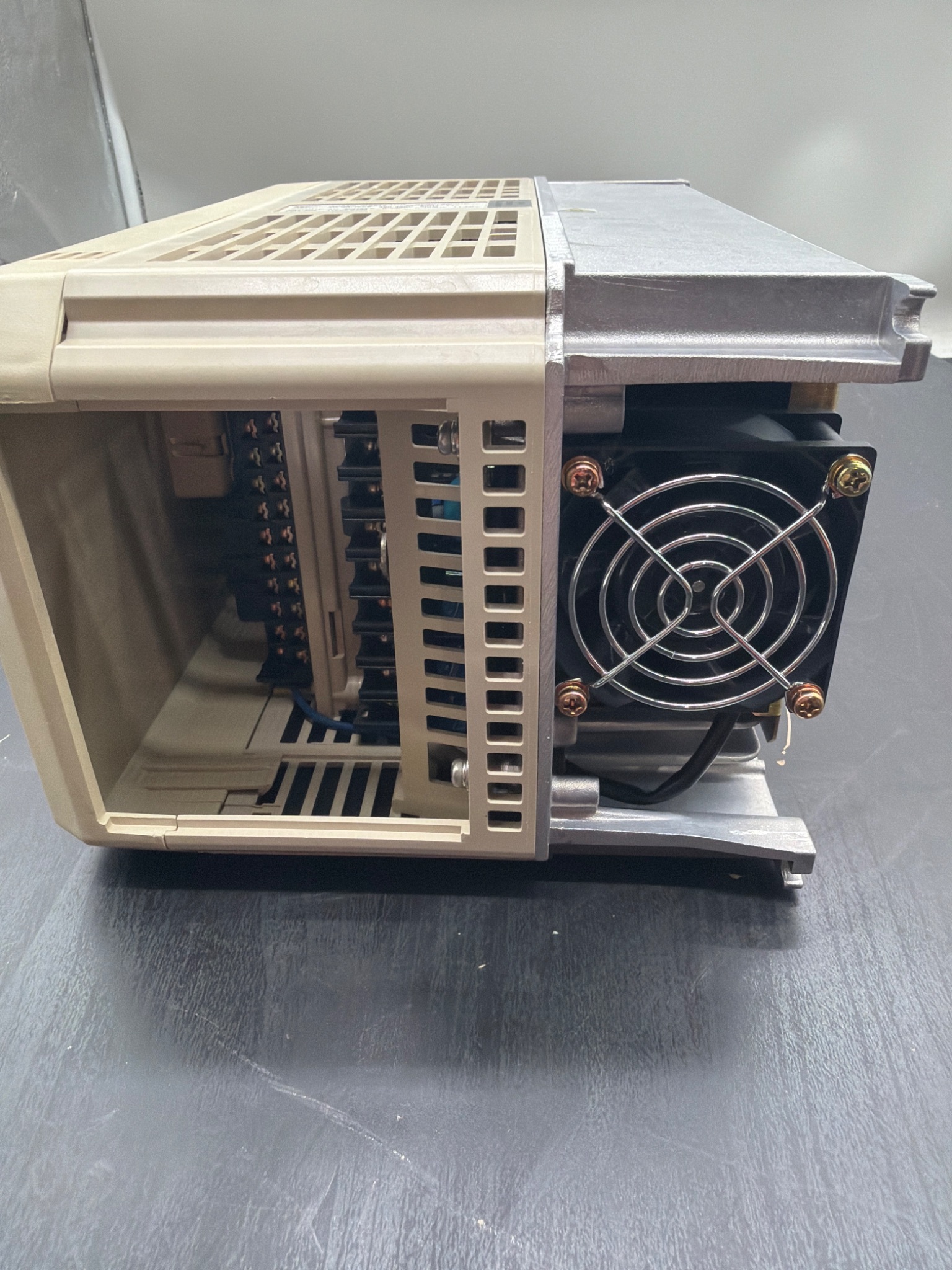 YASKAWA CIMR‑G5M44P0 GPD 515/G5 AC Drive USED 3