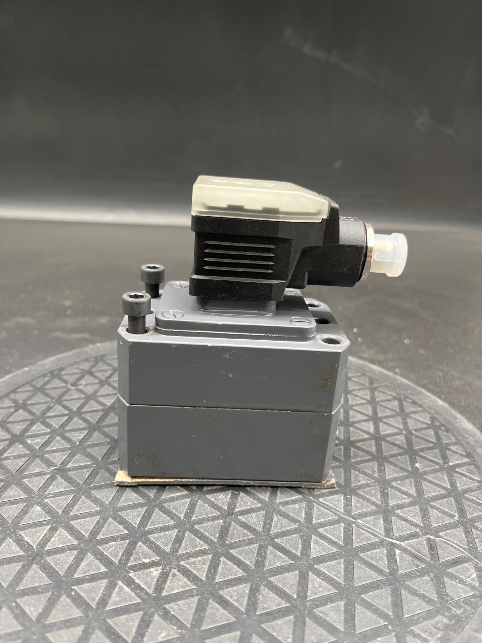 KRACHT P.0143310001 VC 0.04 K1 F1 P2 SM Gear Type Flow Meter USED 1