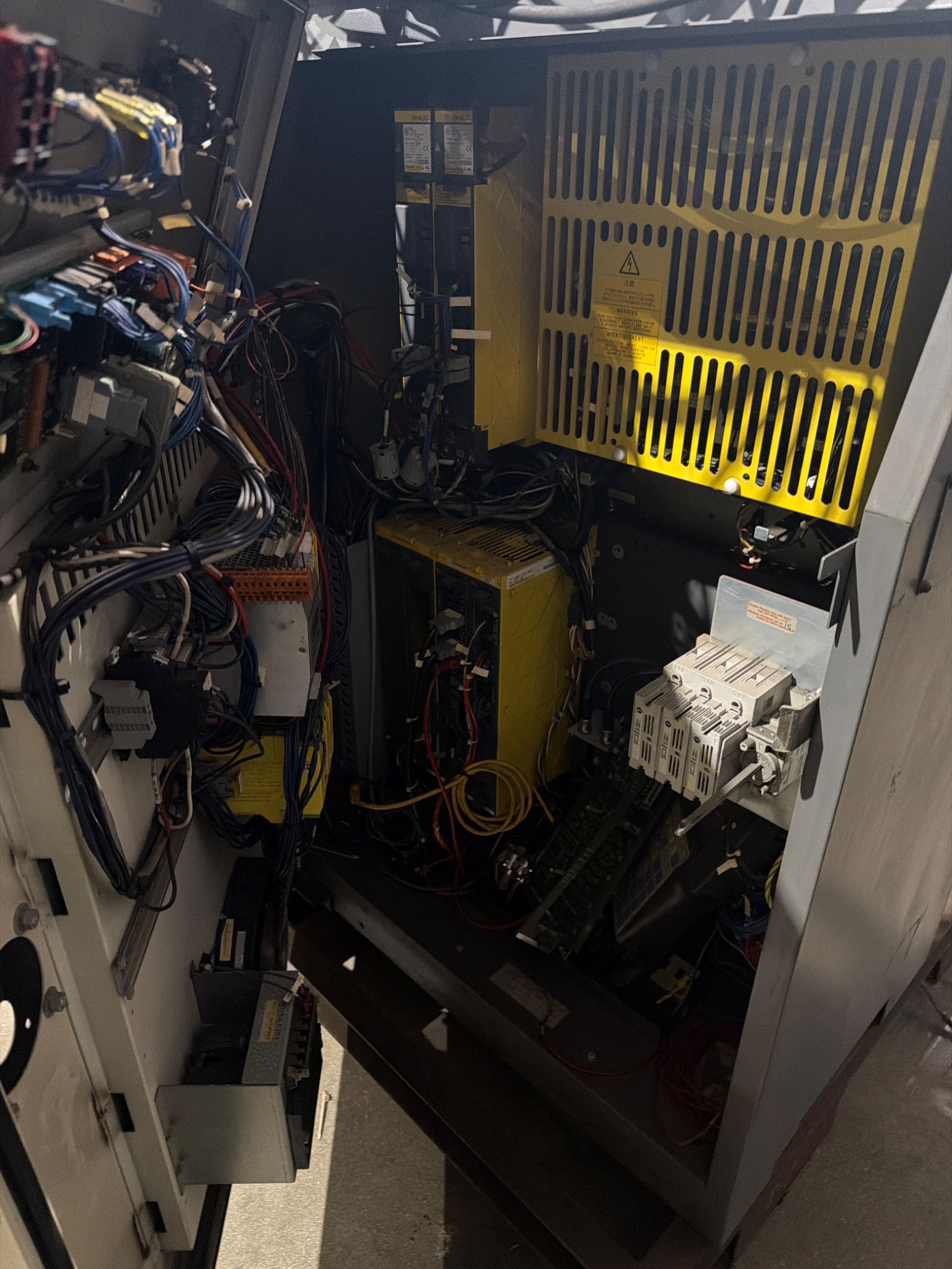 FANUC R-2000iB/210F Complete w/ R-30iA Controls USED 6