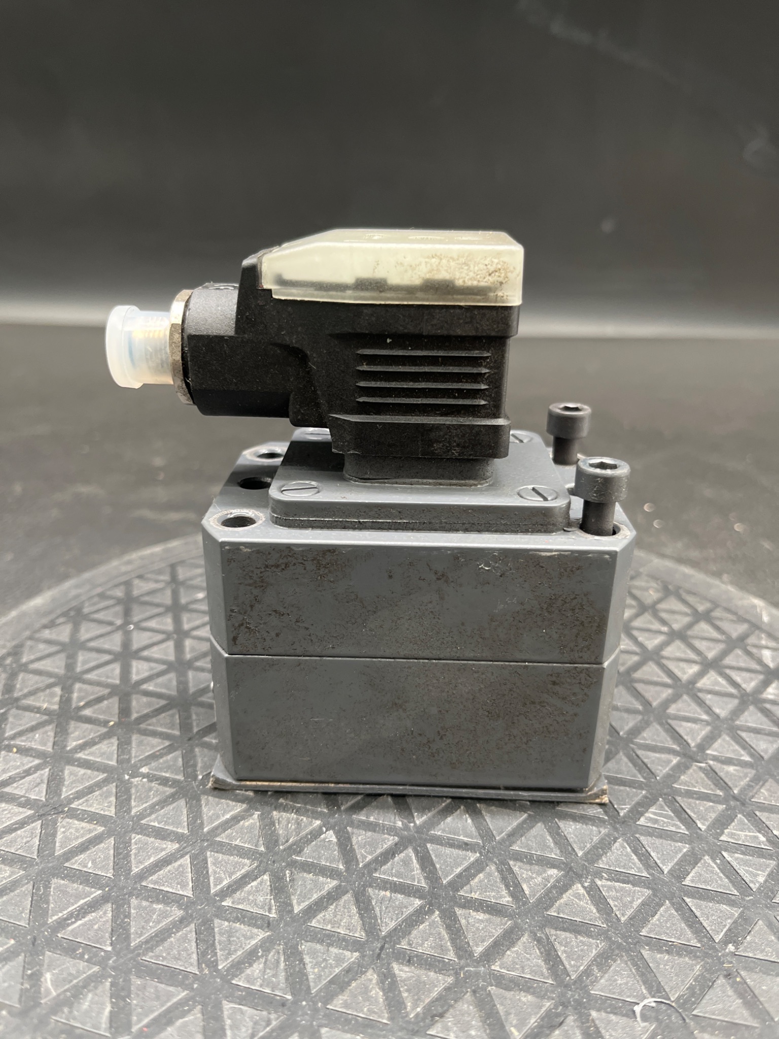 KRACHT P.0143310001 VC 0.04 K1 F1 P2 SM Gear Type Flow Meter USED 3