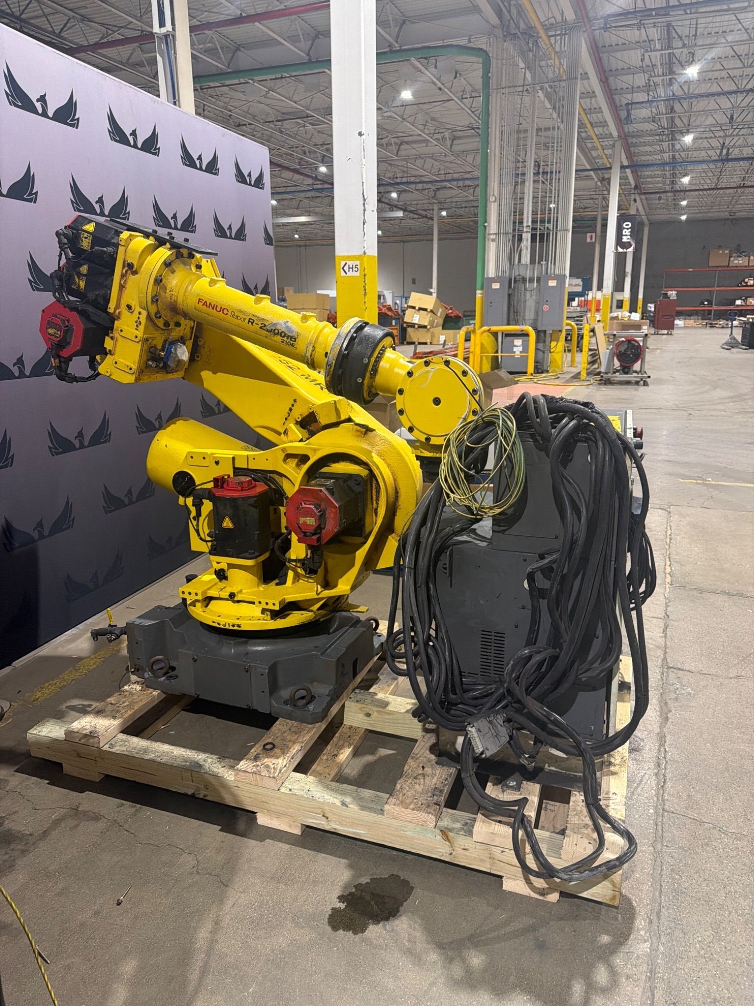 FANUC R‑2000iB/210F Robot Complete w/ R‑30iB Controller USED 2