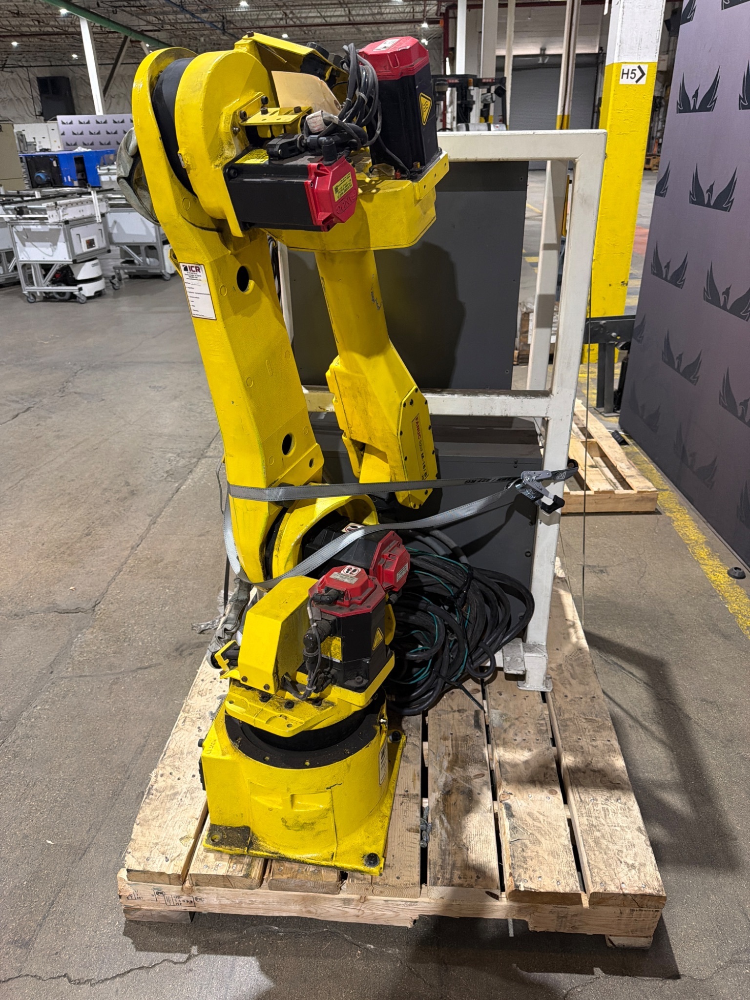 FANUC M‑16iB/20 Complete w/ R‑J3iB Controller USED 3