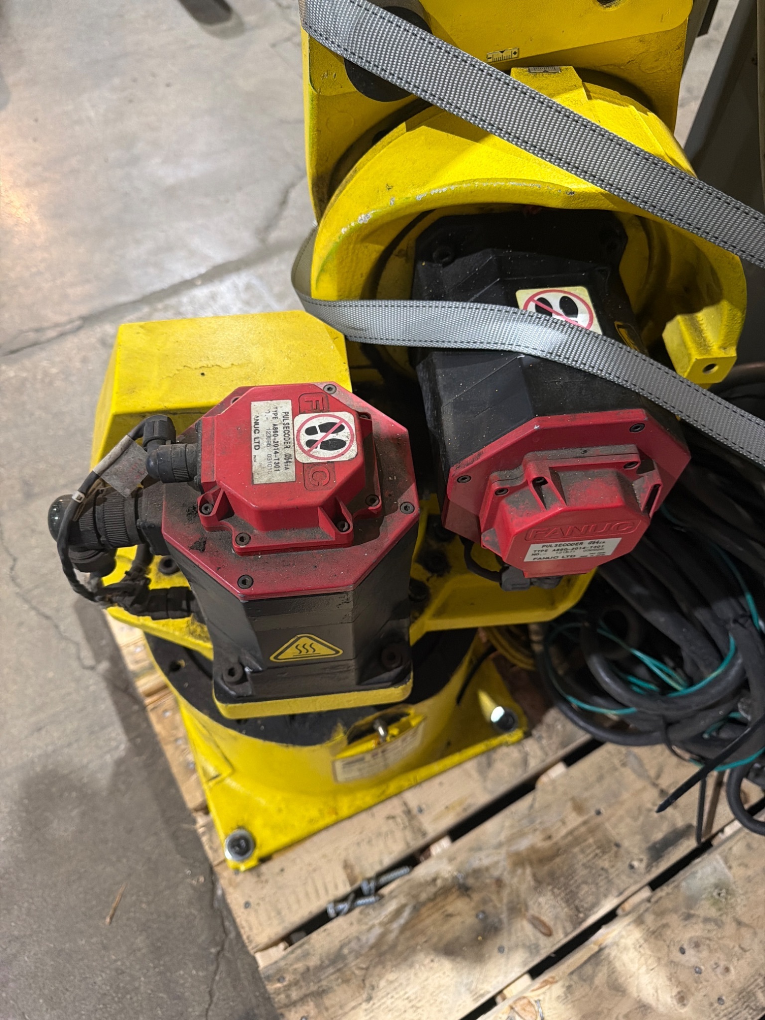 FANUC M‑16iB/20 Complete w/ R‑J3iB Controller USED 20