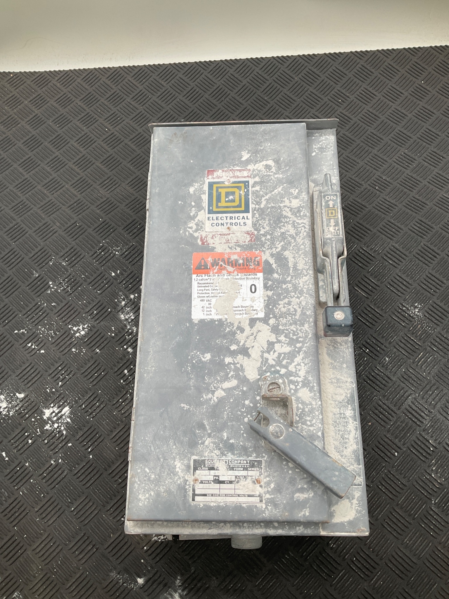 SQUARE D 8539‑BA12 MOTOR STARTER ASSEMBLY IN ENCLOSURE; USED 7