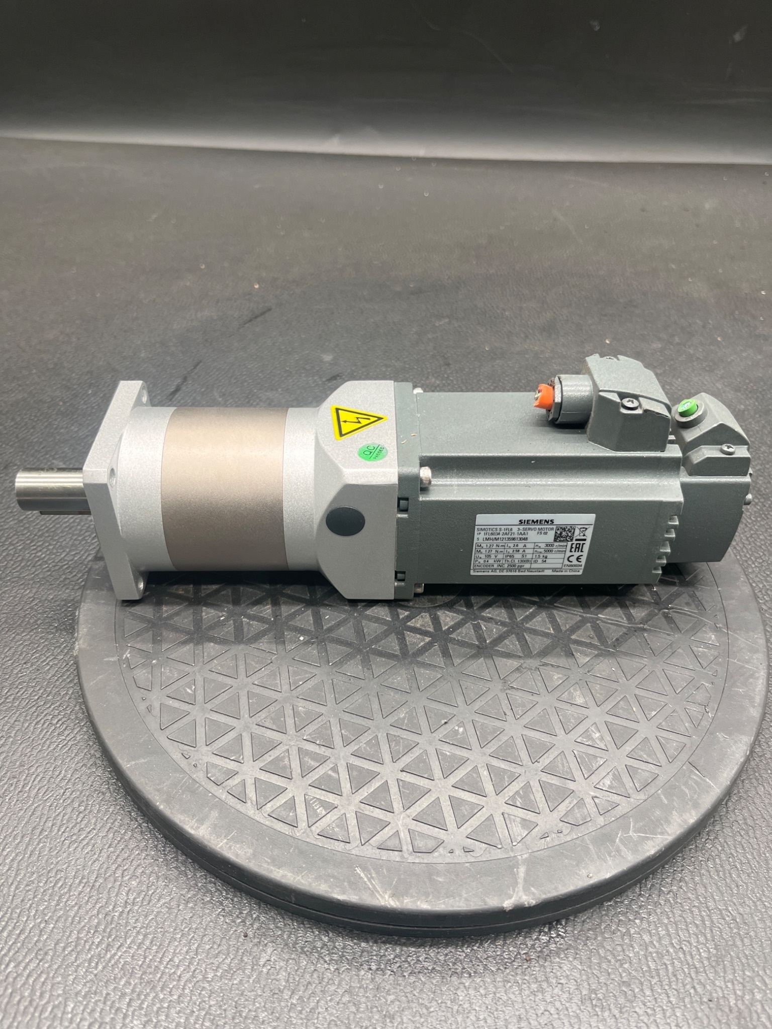 SIEMENS 1FL6034‑2AF21‑1AA1 SIMOTICS S Servo Motor USED 2