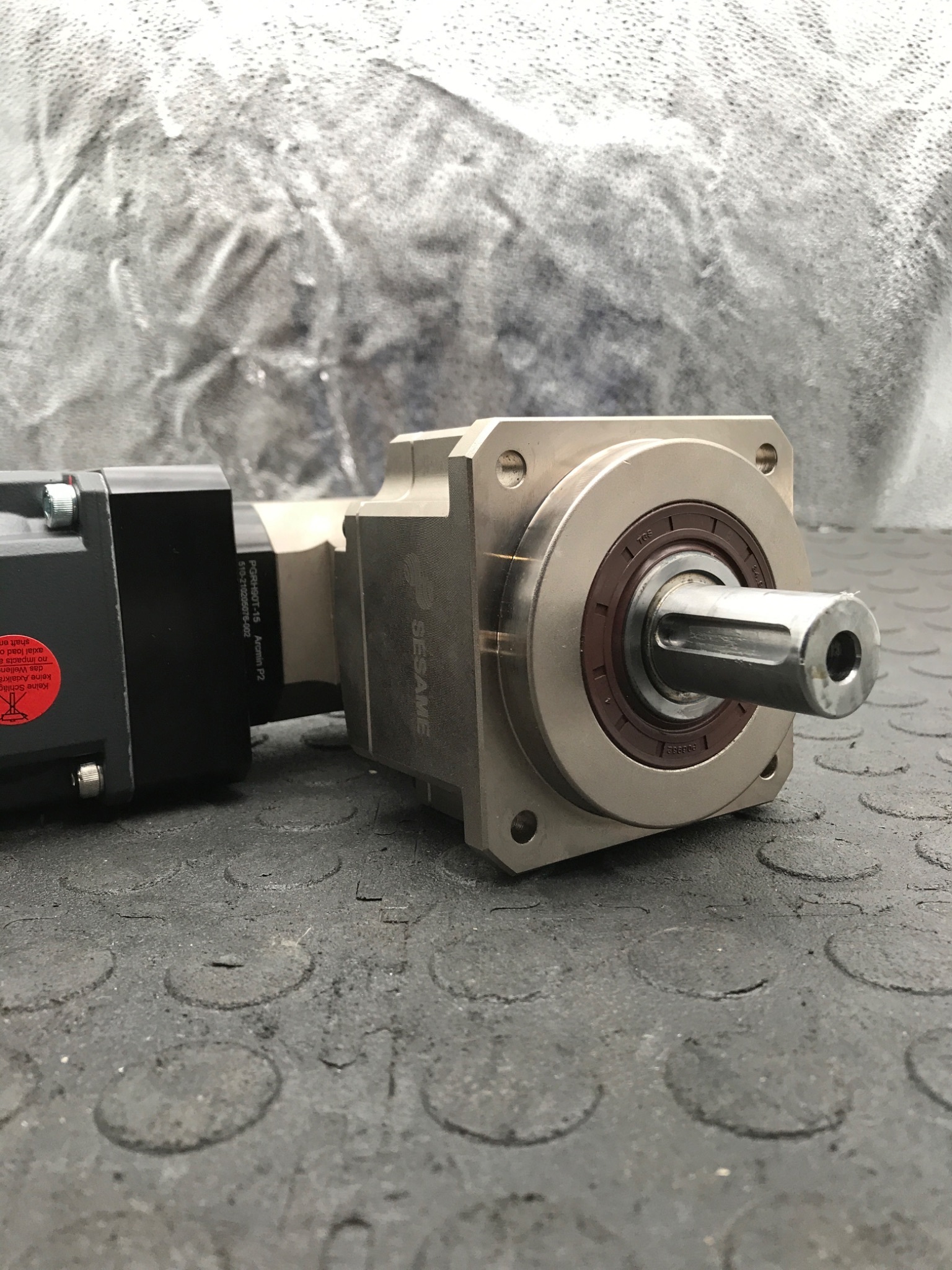 SIEMENS 1FK2204‑5AF01‑0SA0 SIMOTICS S Servo Motor w/ Sesame Gearbox USED 5