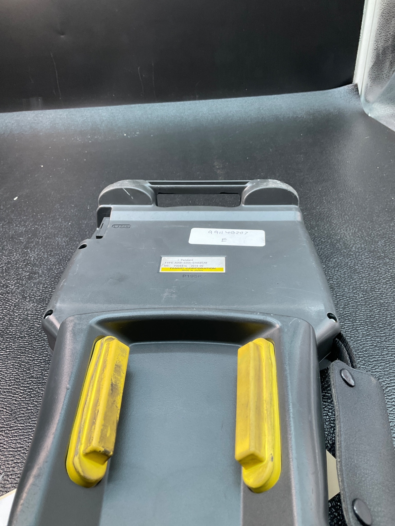 FANUC A05B-2255-C105#EAW I-PENDANT TOUCHSCREEN FOR R-30IB USED 2