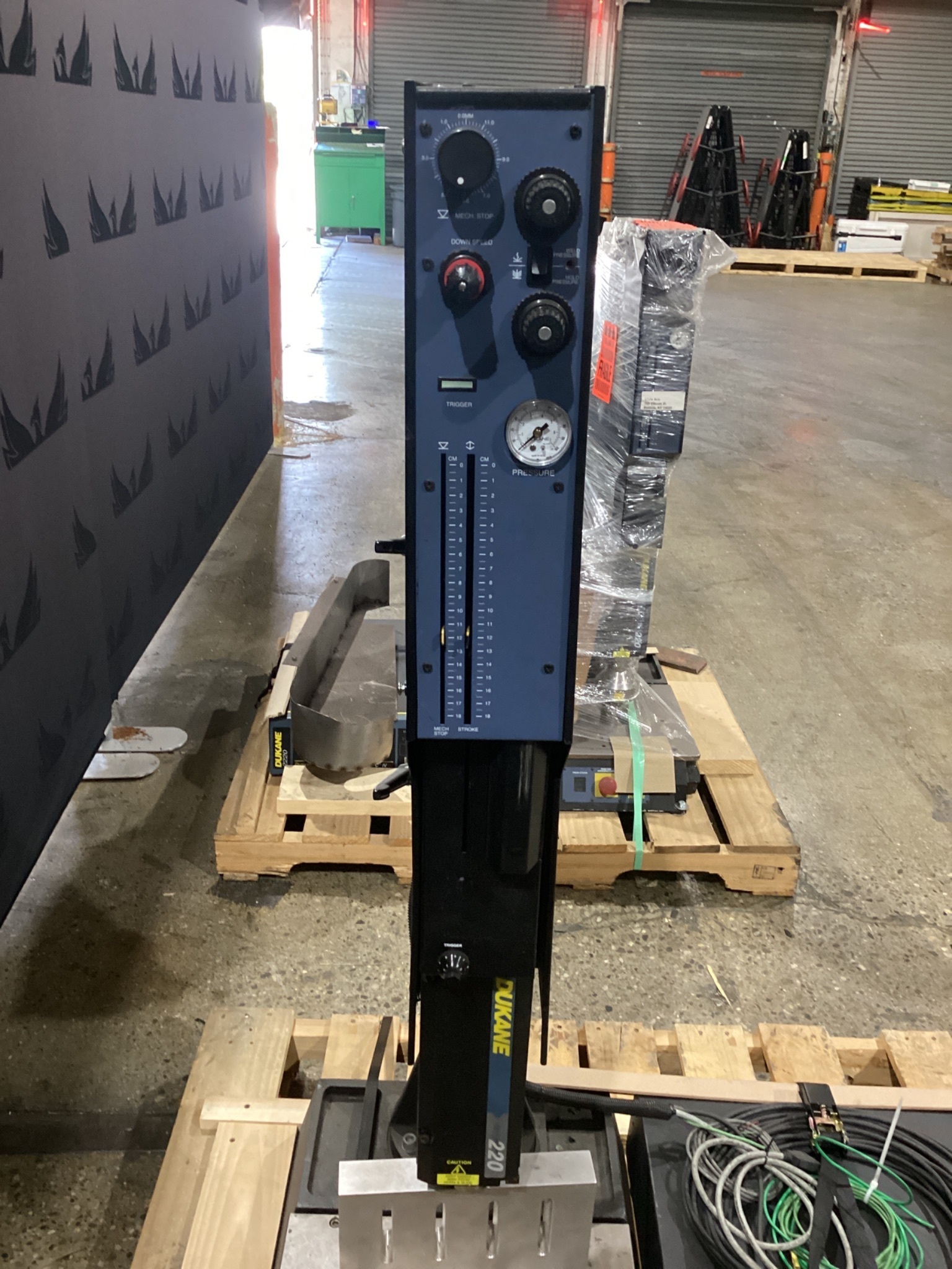 DUKANE 220 ULTRASONIC WELDER WITH 2120 DYNAMIC PROCESS CONTROLLER PARTS 1