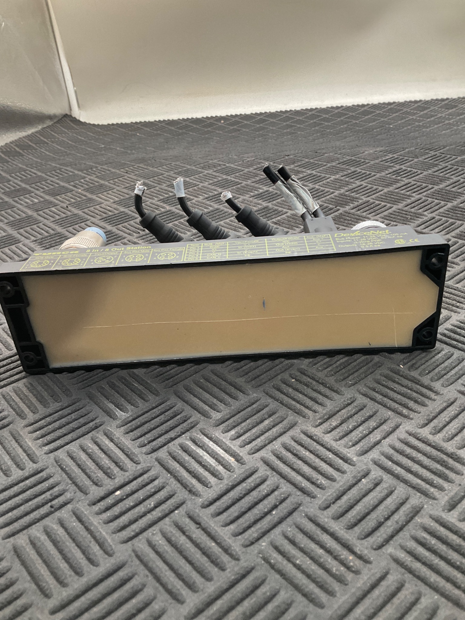 TURCK FDNF‑S0808G‑TT/CS30064 DeviceNet 8‑In / 8‑Out Remote I/O Module USED 3