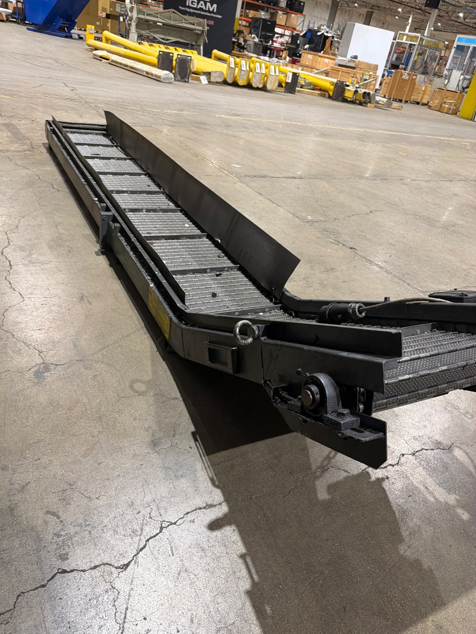 Chip Conveyor with Hinged Steel Belt 138" x 32" x 24" USED 5