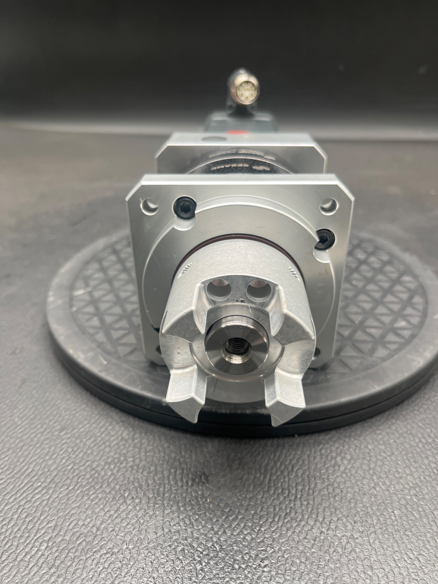 SIEMENS 1FK2204‑5AF01‑0SA0 SIMOTICS S Servo Motor w/ SESAME Drive Adapter USED 1