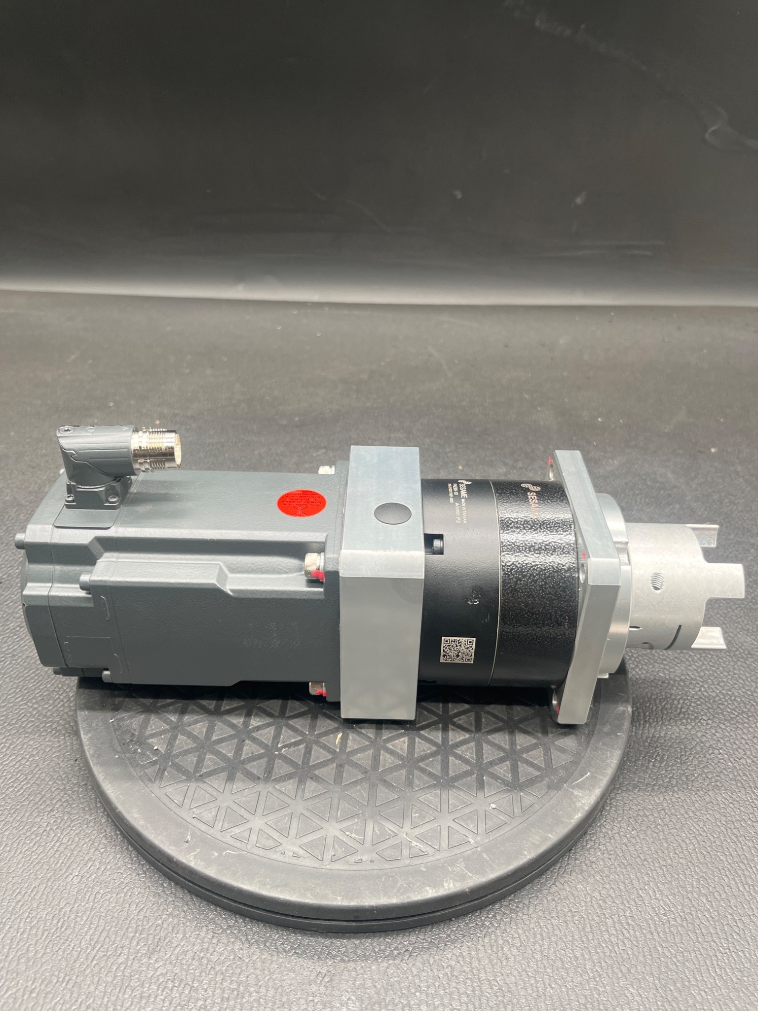 SIEMENS 1FK2204‑5AF01‑0SA0 SIMOTICS S Servo Motor w/ SESAME Drive Adapter USED 4