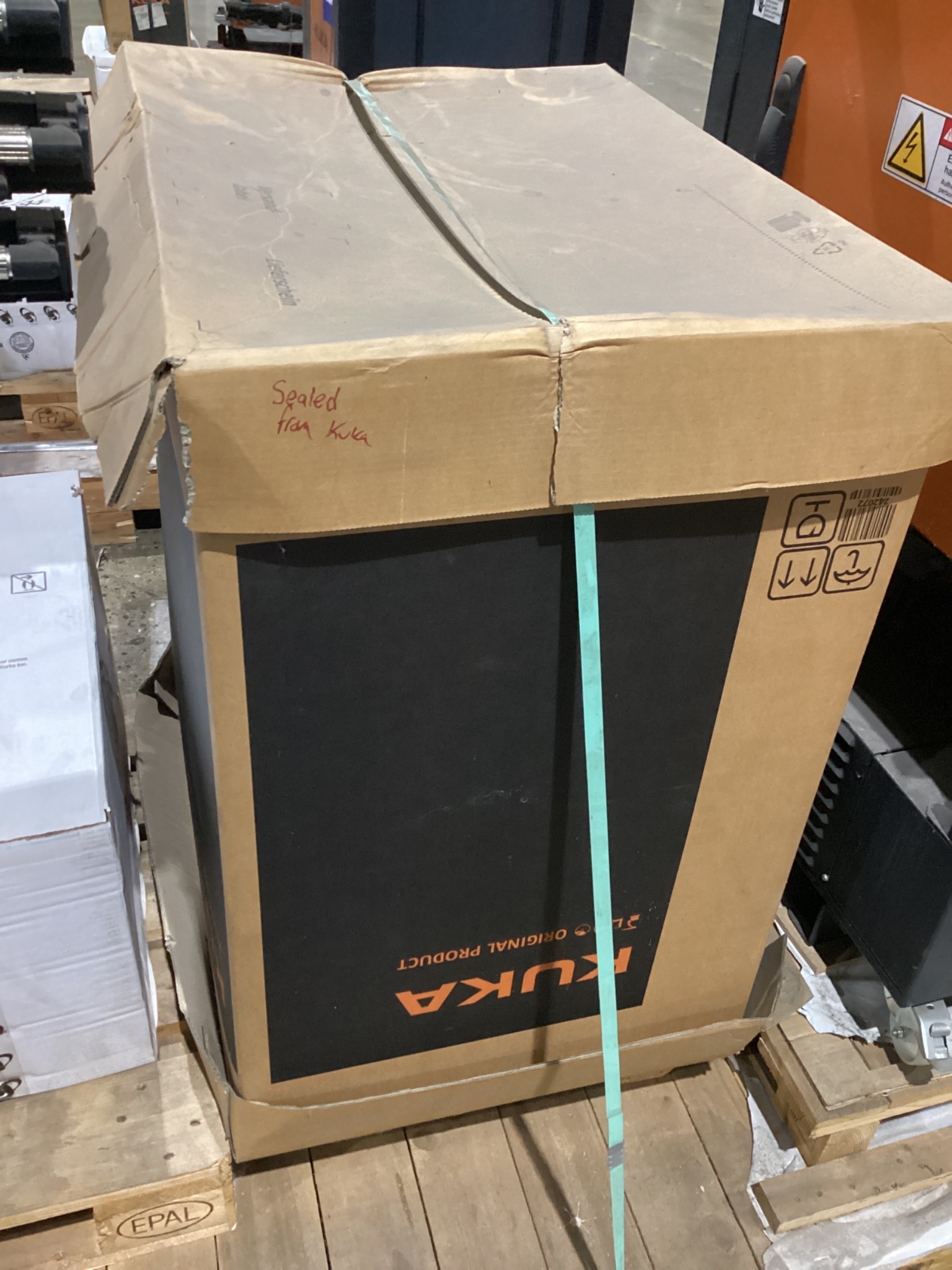 KUKA KR16 L6-2 w/ KR C4 Controls & TT3A Reamer NEW 4