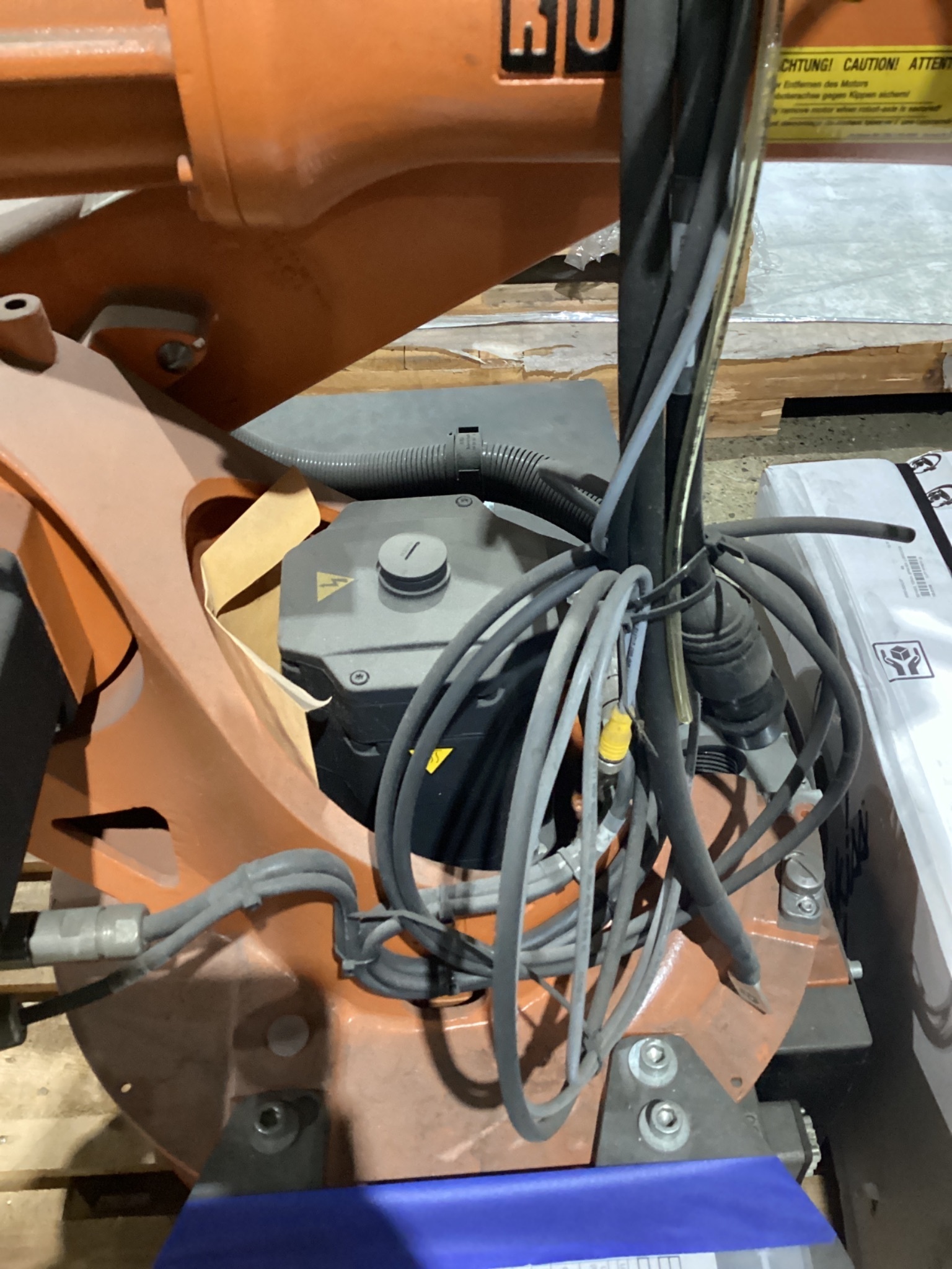 KUKA KR16 L6-2 w/ KR C4 Controls & TT3A Reamer NEW 6