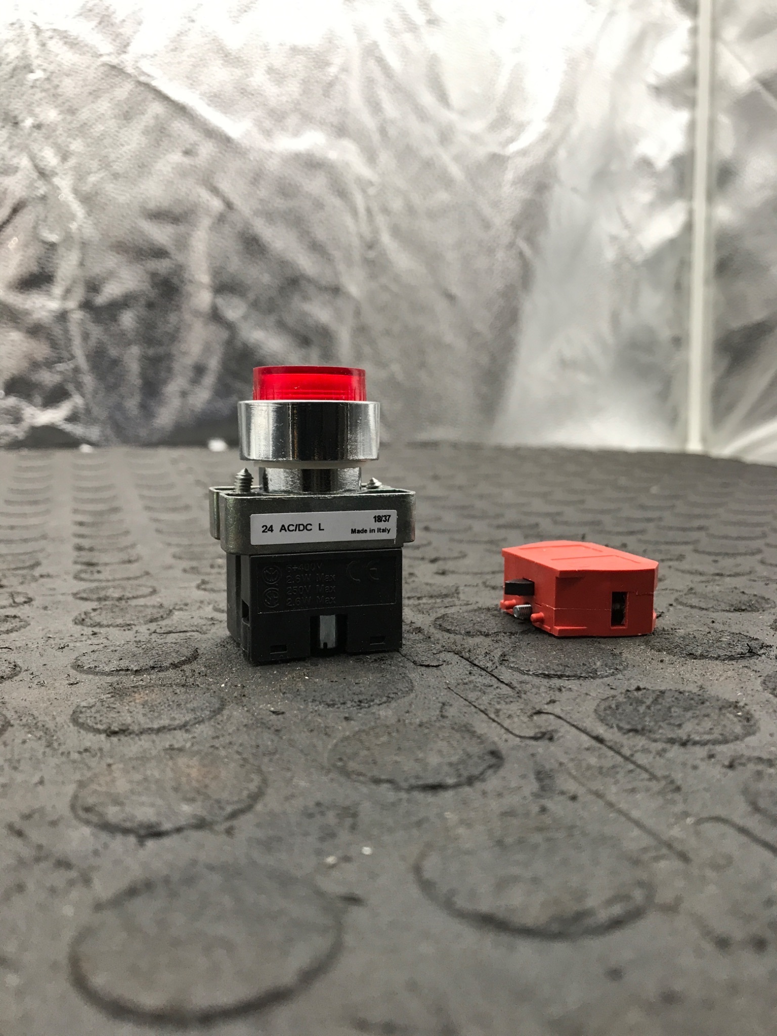 AUTOMATIONDIRECT GCX1211‑24L Illuminated Pushbutton Switch NEW 1