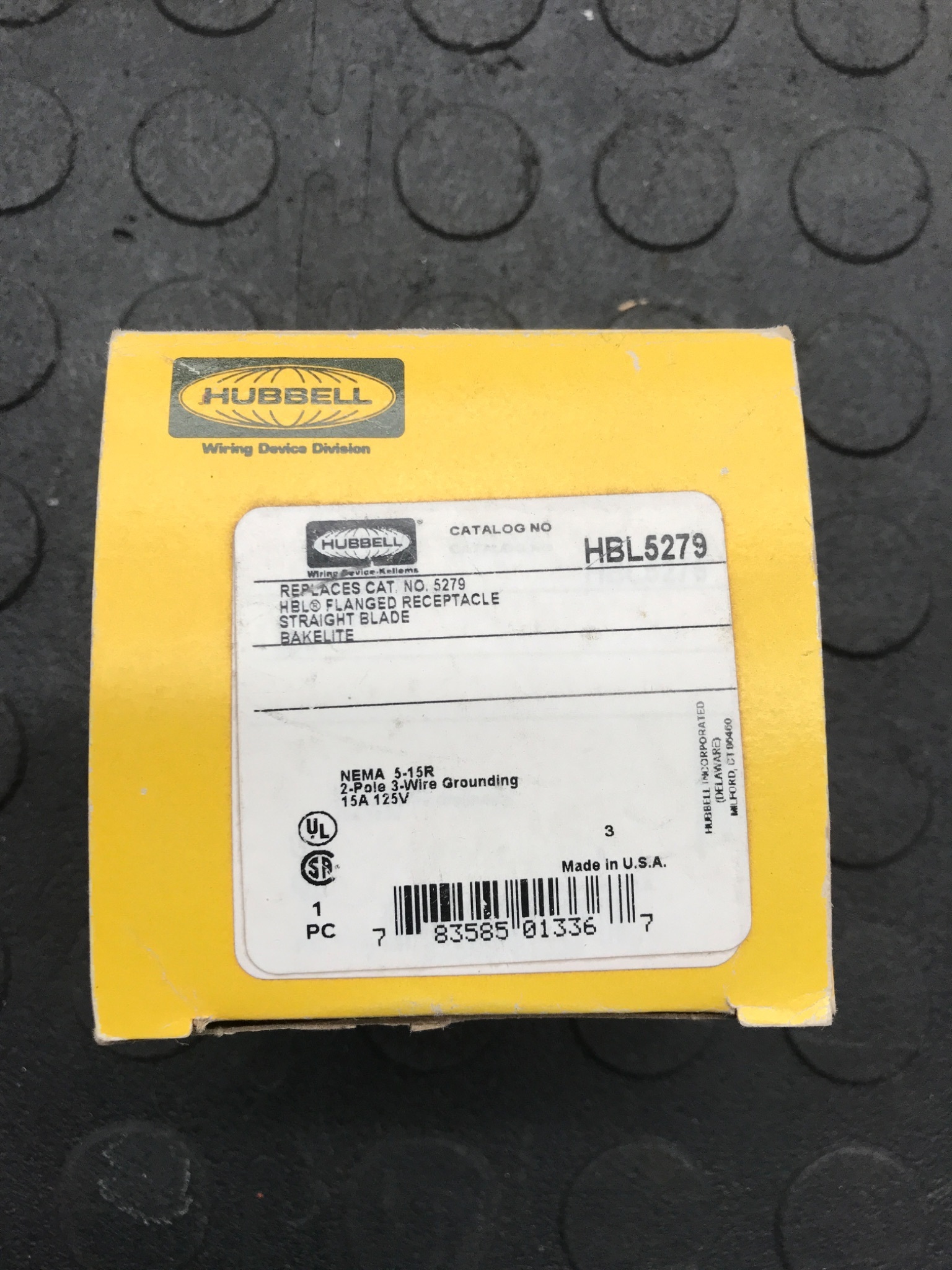 HUBBELL HBL5279 Flanged Receptacle NEMA 5‑15R NEW 3