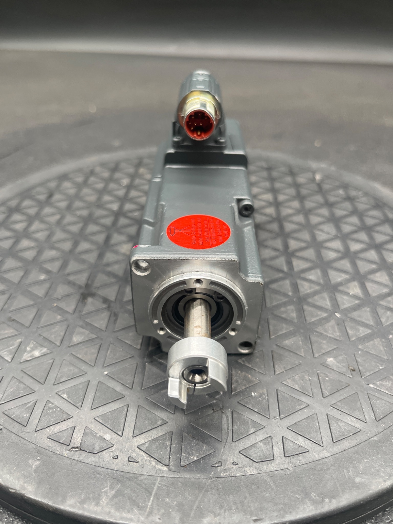 SIEMENS 1FK2102‑1AG00‑0SA0 SIMOTICS S Servo Motor USED 0