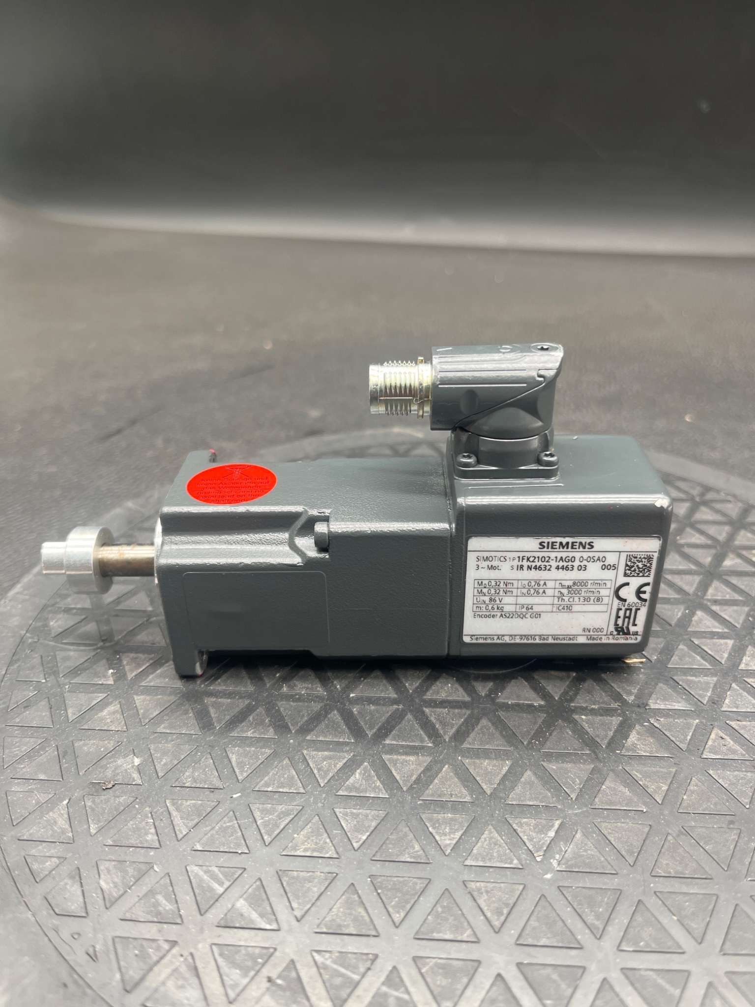 SIEMENS 1FK2102‑1AG00‑0SA0 SIMOTICS S Servo Motor USED 1