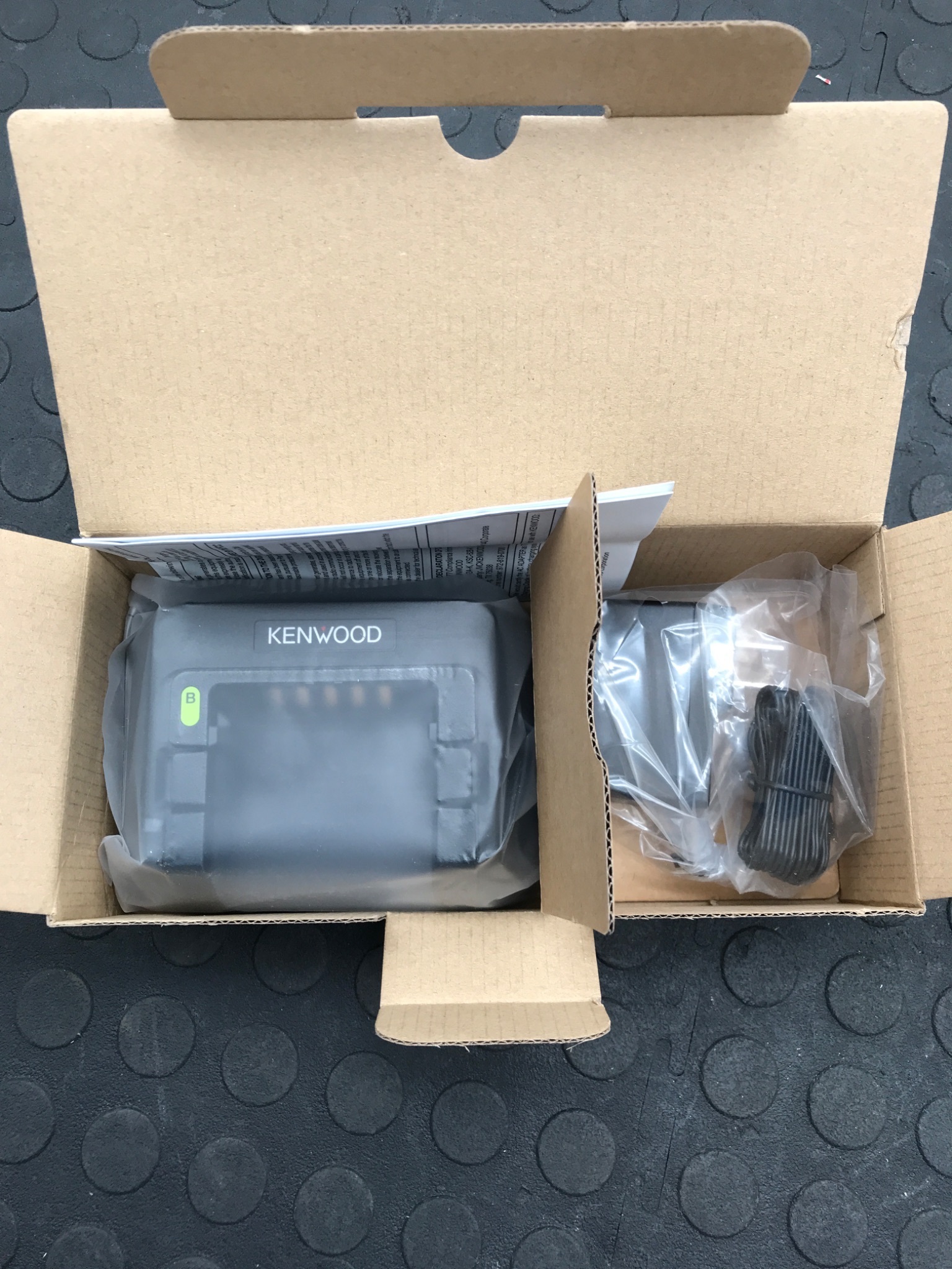 KENWOOD KSC-52B Single Unit Battery Charger NEW 2