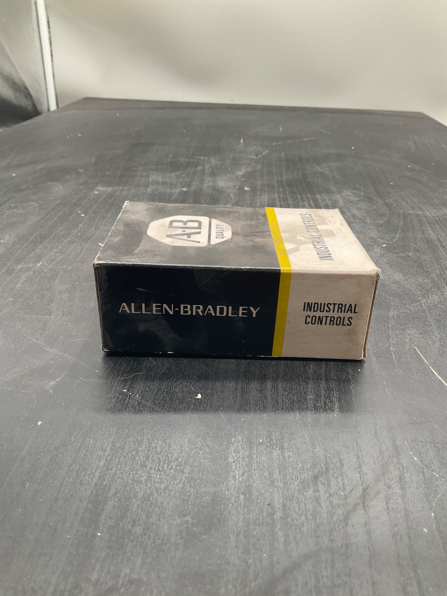 ALLEN‑BRADLEY 42MTB‑5004 Photoswitch Terminal Base NEW 4