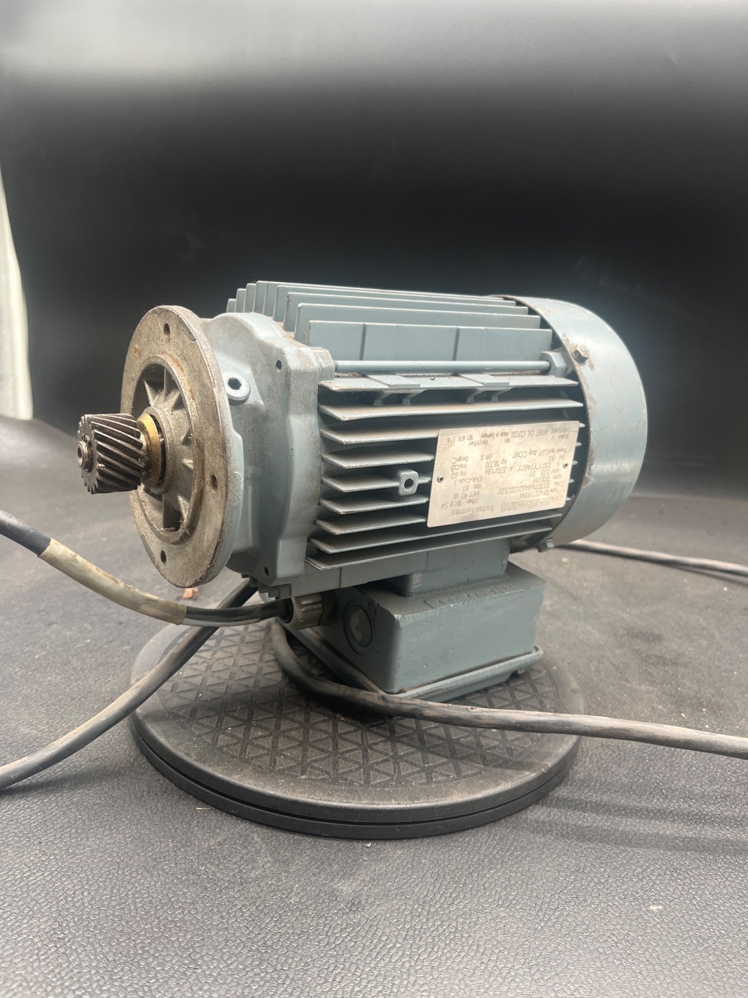 SEW‑EURODRIVE RF43DT80N4 Helical Gearmotor 0.75 kW USED 0