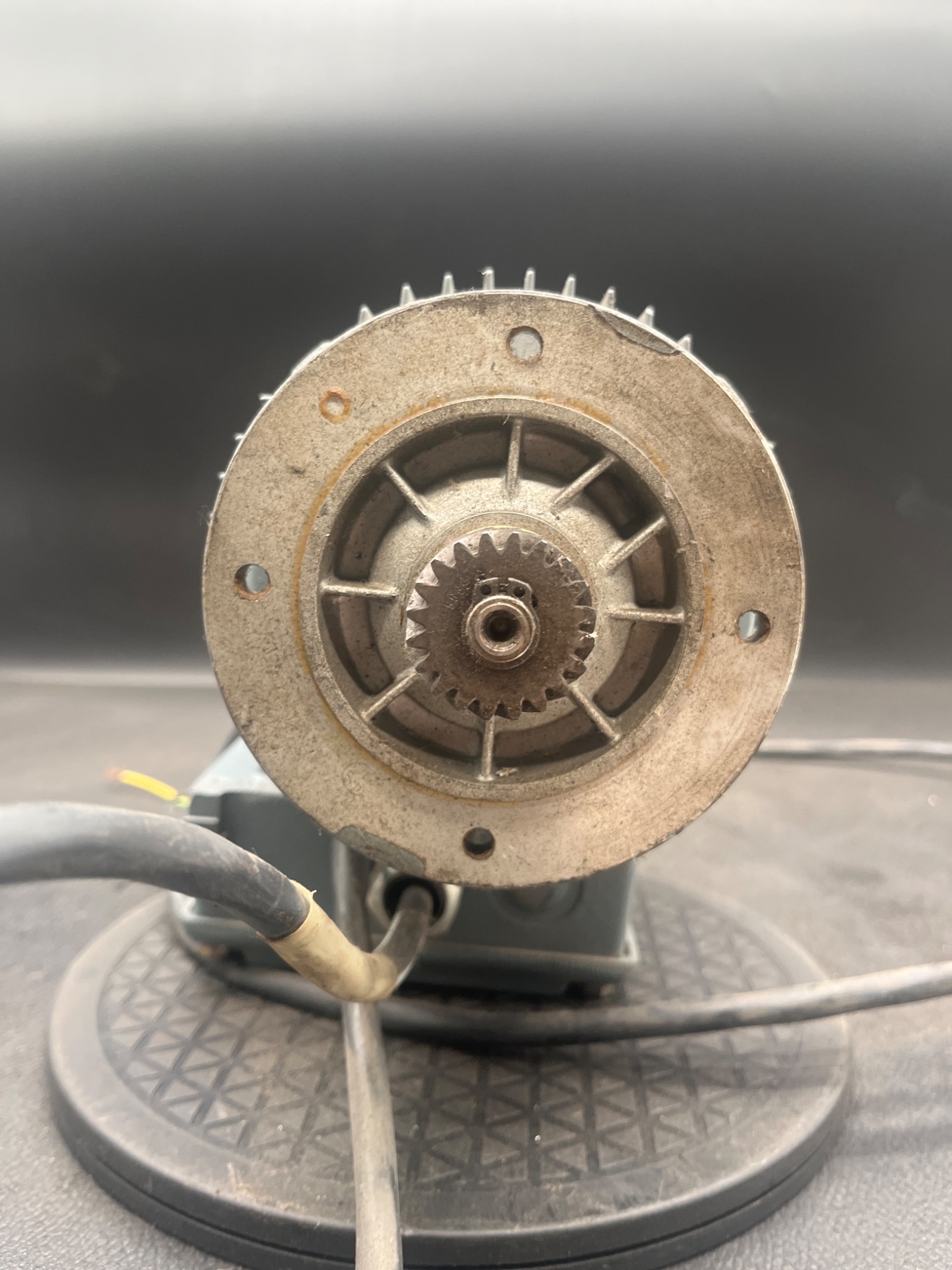 SEW‑EURODRIVE RF43DT80N4 Helical Gearmotor 0.75 kW USED 1