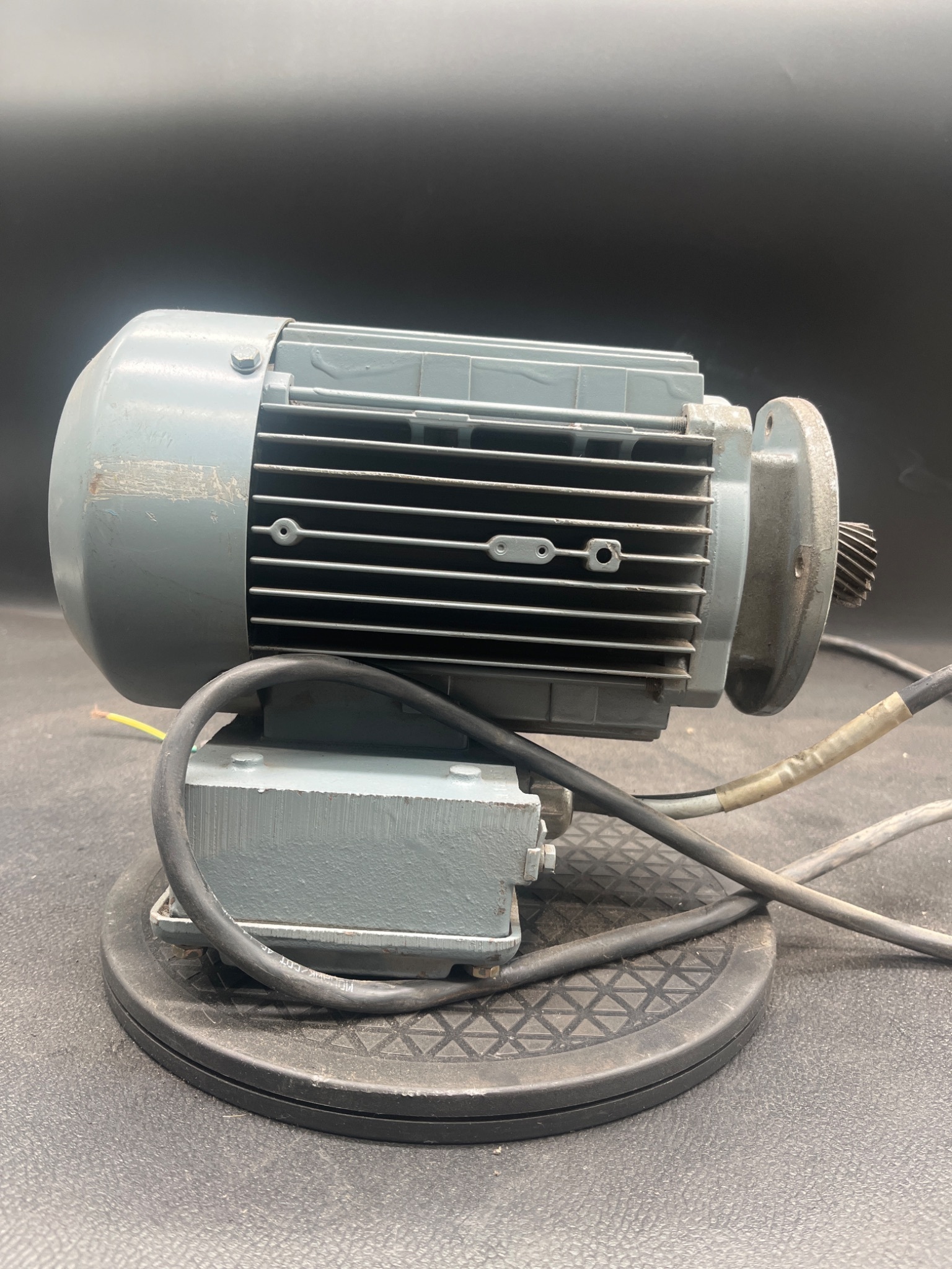 SEW‑EURODRIVE RF43DT80N4 Helical Gearmotor 0.75 kW USED 2