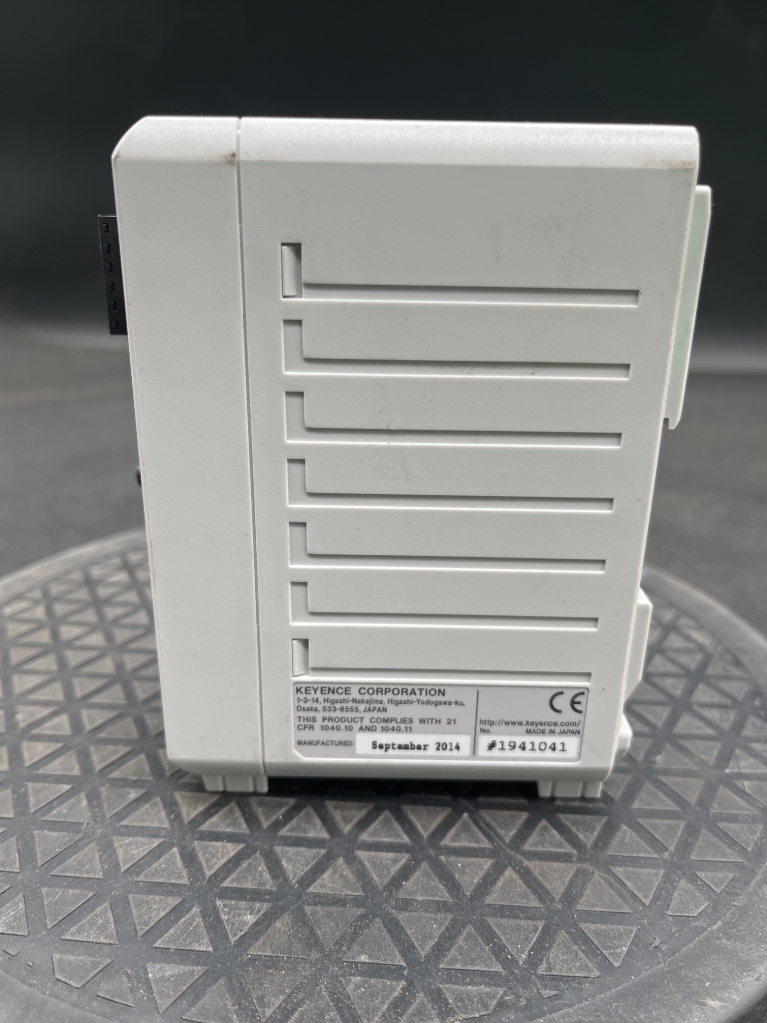 KEYENCE LK‑G3001P Laser Displacement Sensor Controller USED 2