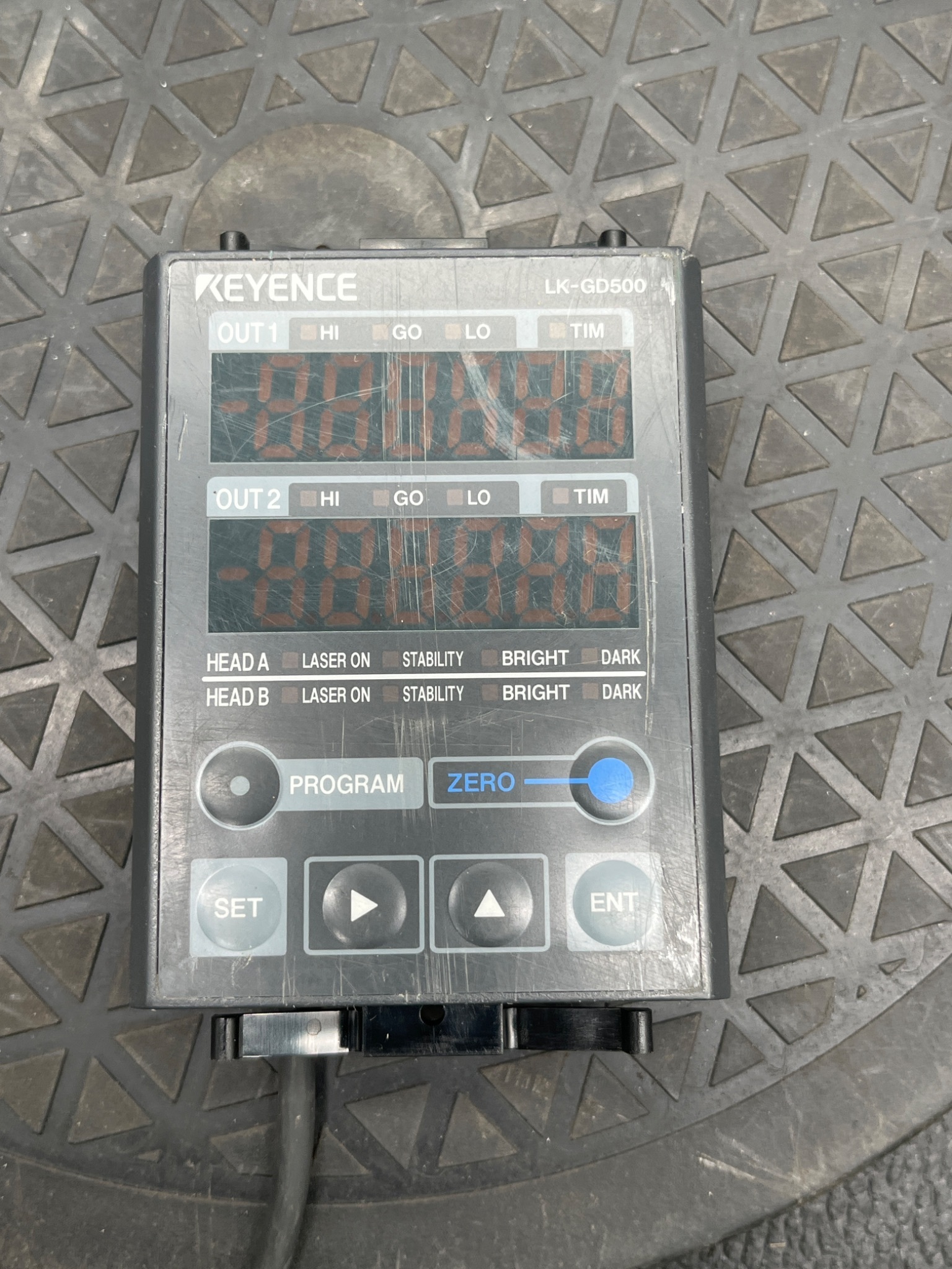 KEYENCE LK‑G3001P Laser Displacement Sensor Controller USED 5