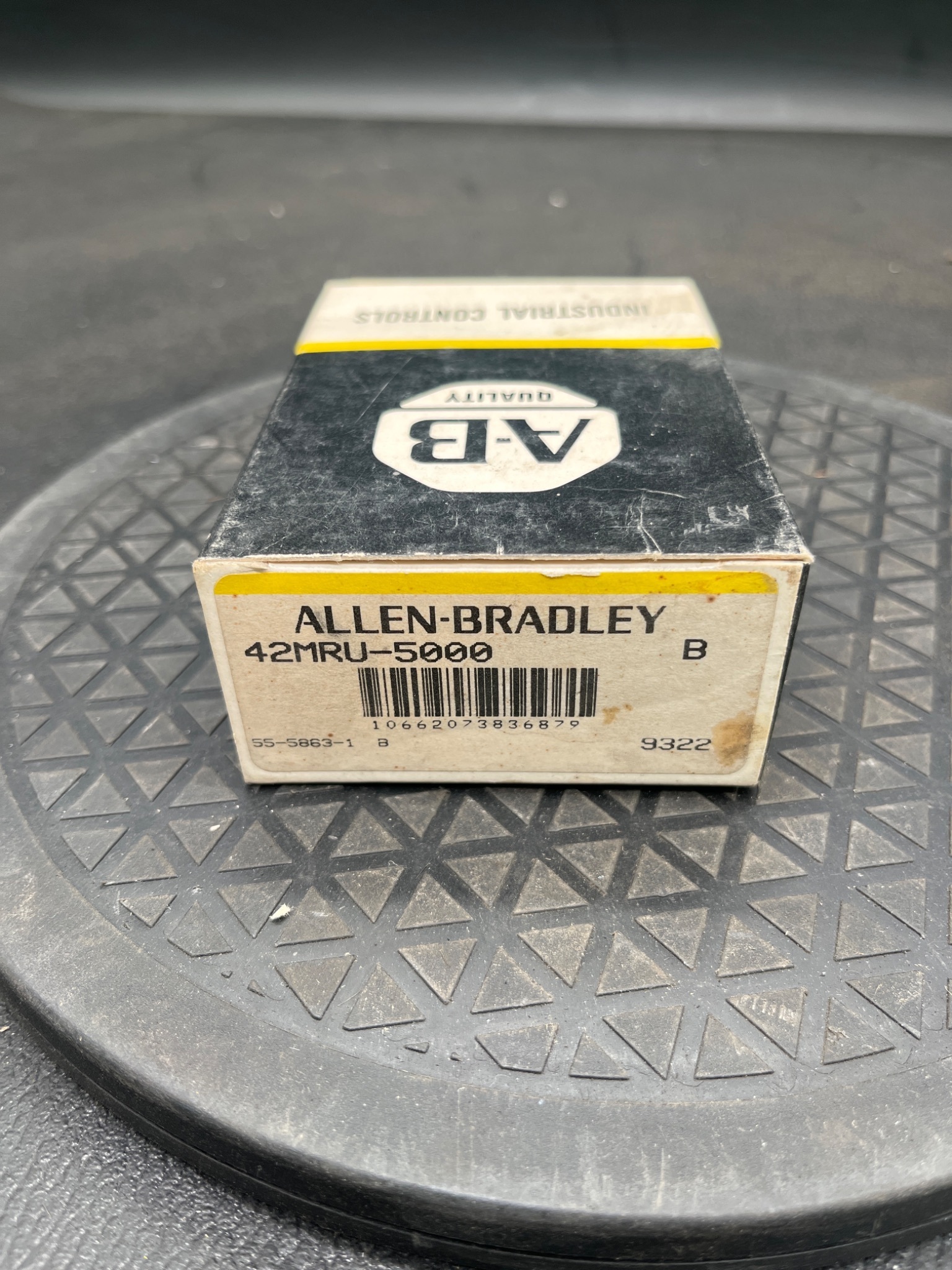 ALLEN‑BRADLEY 42MRU‑5000 Series B Photoswitch Retroreflective Photohead NEW 4