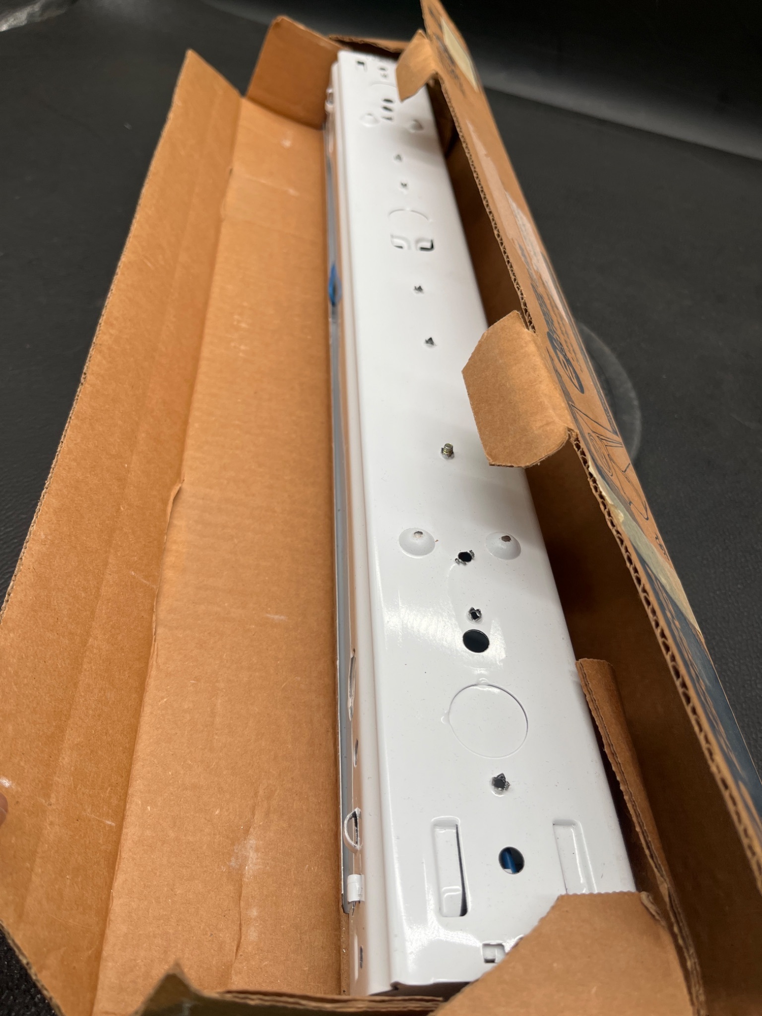 LITHONIA LIGHTING MNS8 1‑Lamp T12 Narrow Strip Light 120V NEW 1