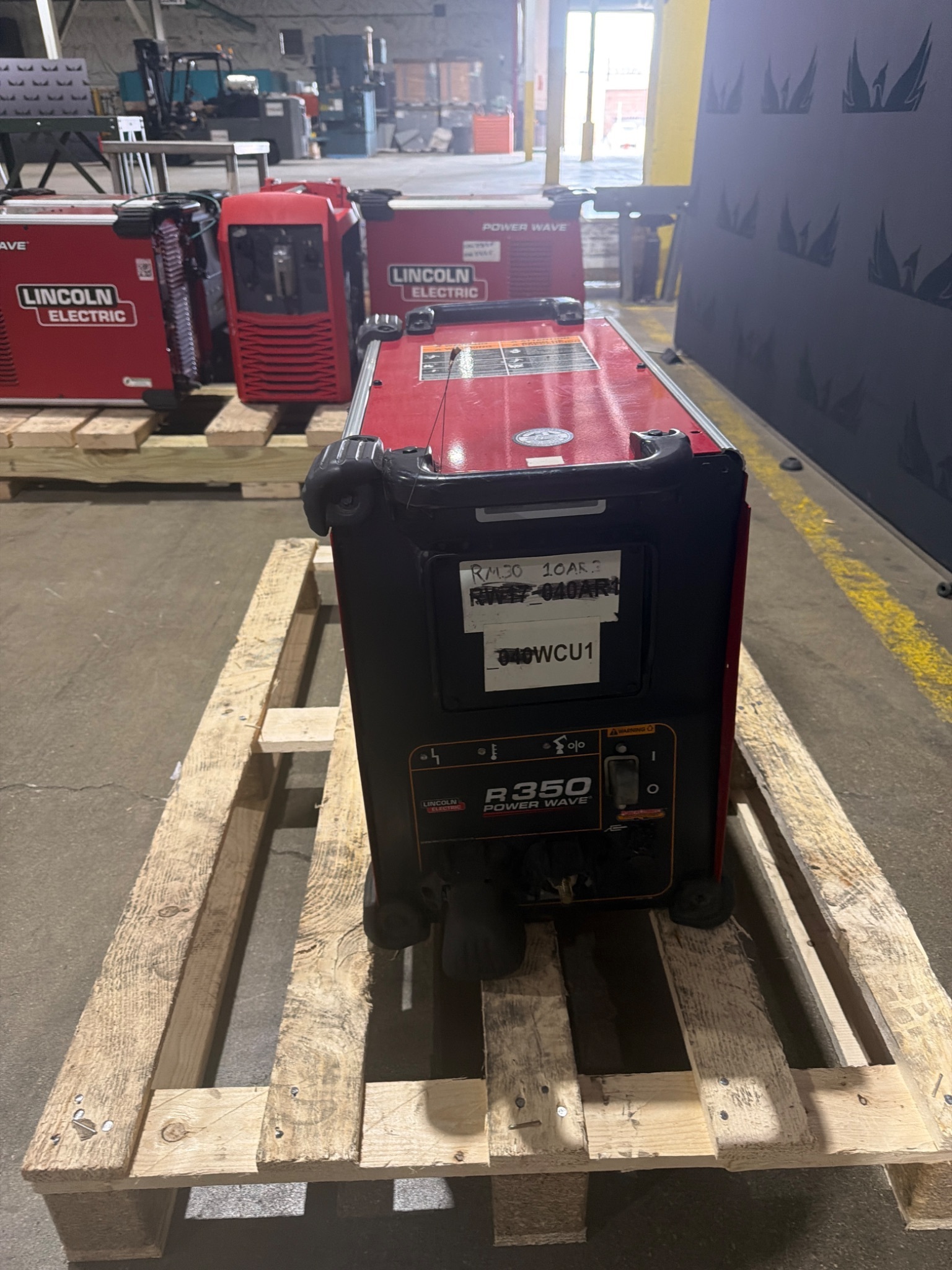 LINCOLN ELECTRIC Power Wave R350 Welding Power Source USED 2