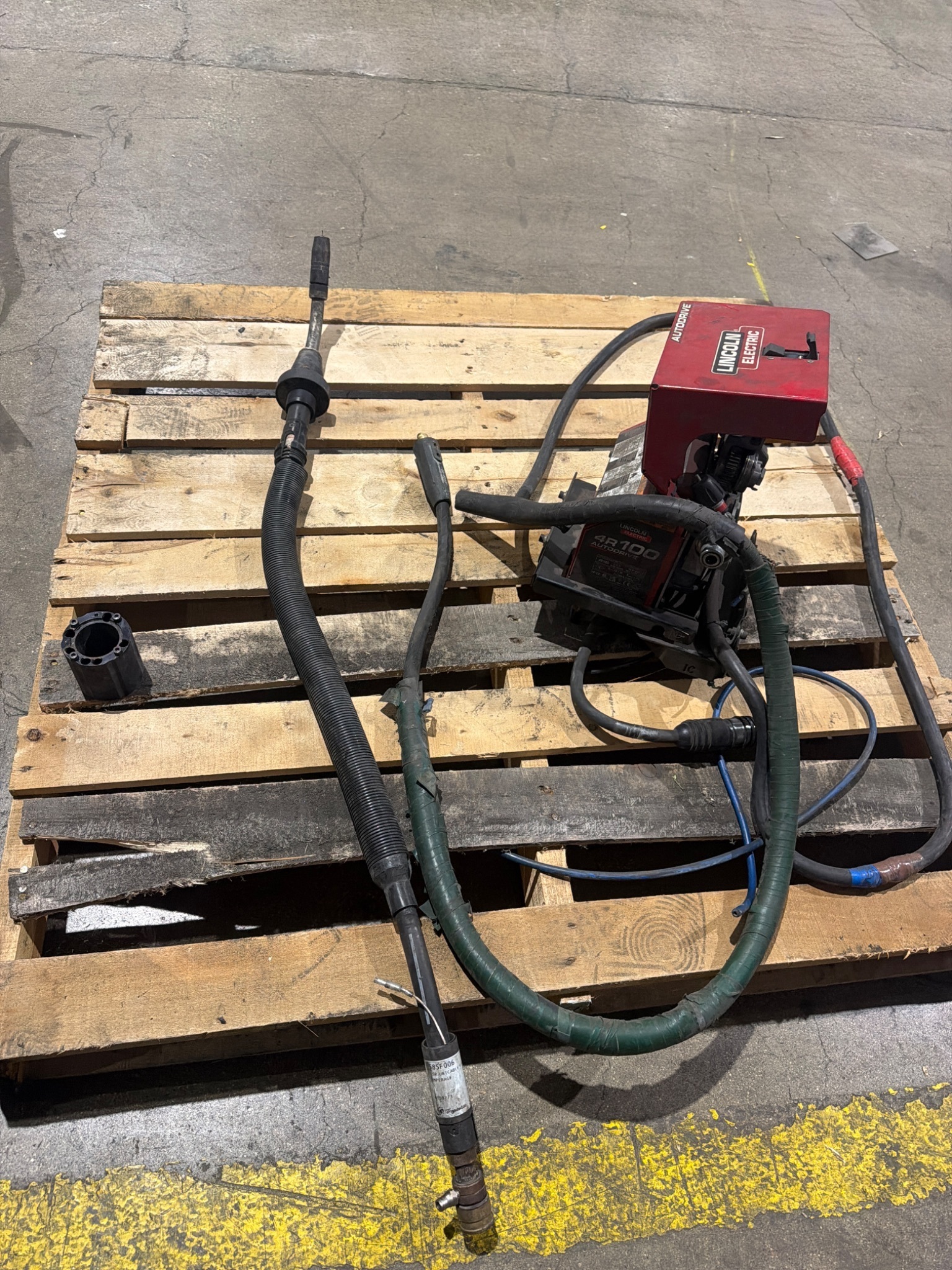 LINCOLN ELECTRIC AUTODRIVE 4R100 Industrial Wire Feeder USED 4