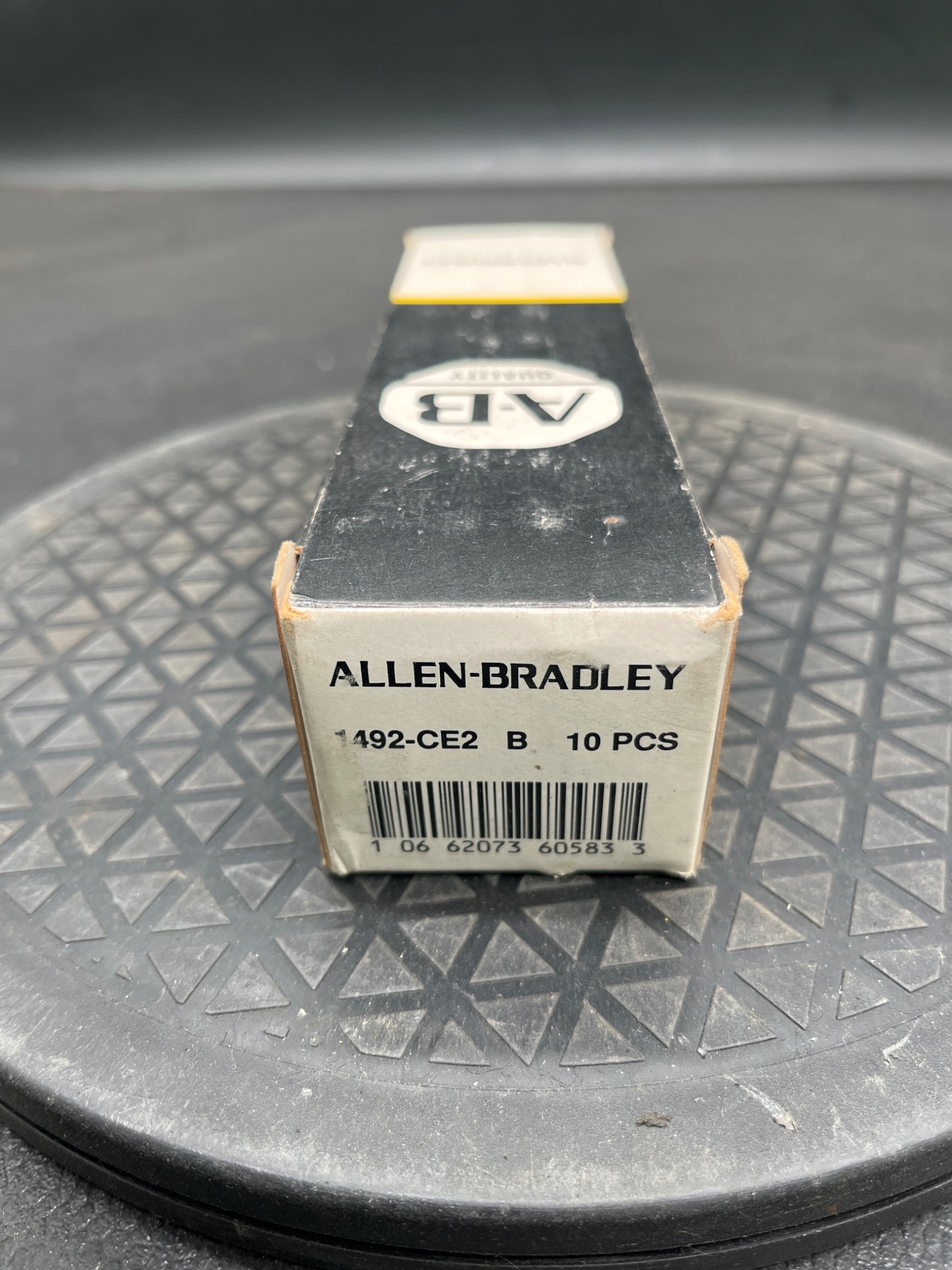 ALLEN‑BRADLEY 1492‑CE2 Series B Terminal Block End Stops 10 PCS NEW 2