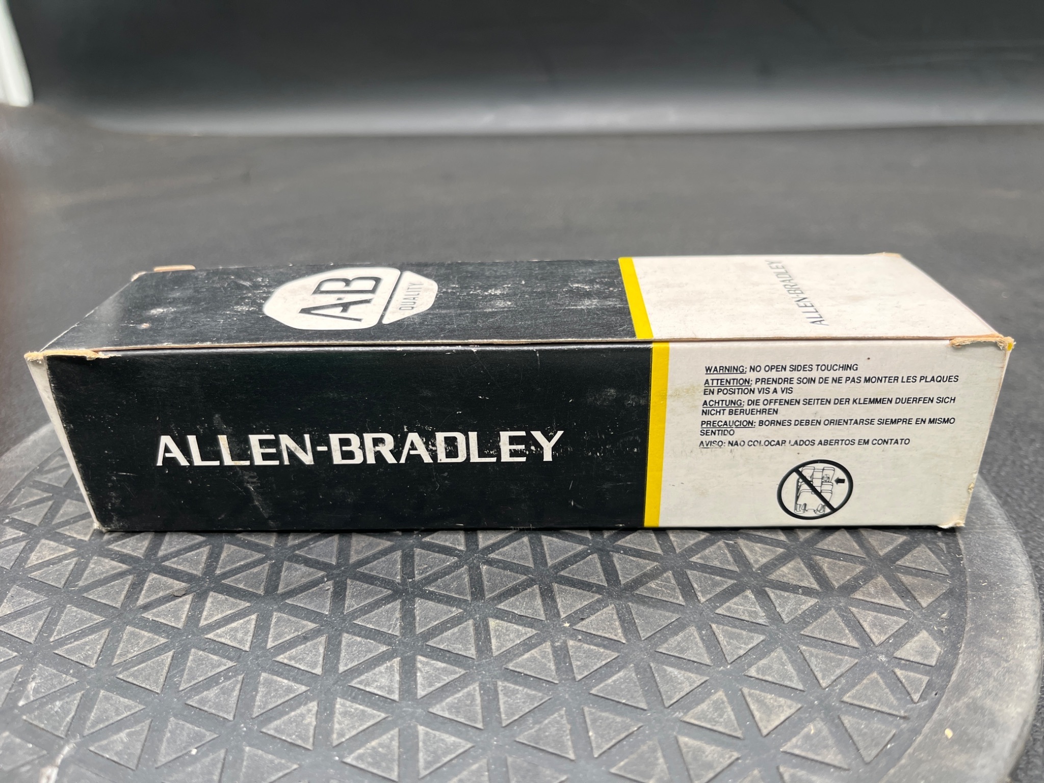 ALLEN‑BRADLEY 1492‑CE2 Series B Terminal Block End Stops 10 PCS NEW 3