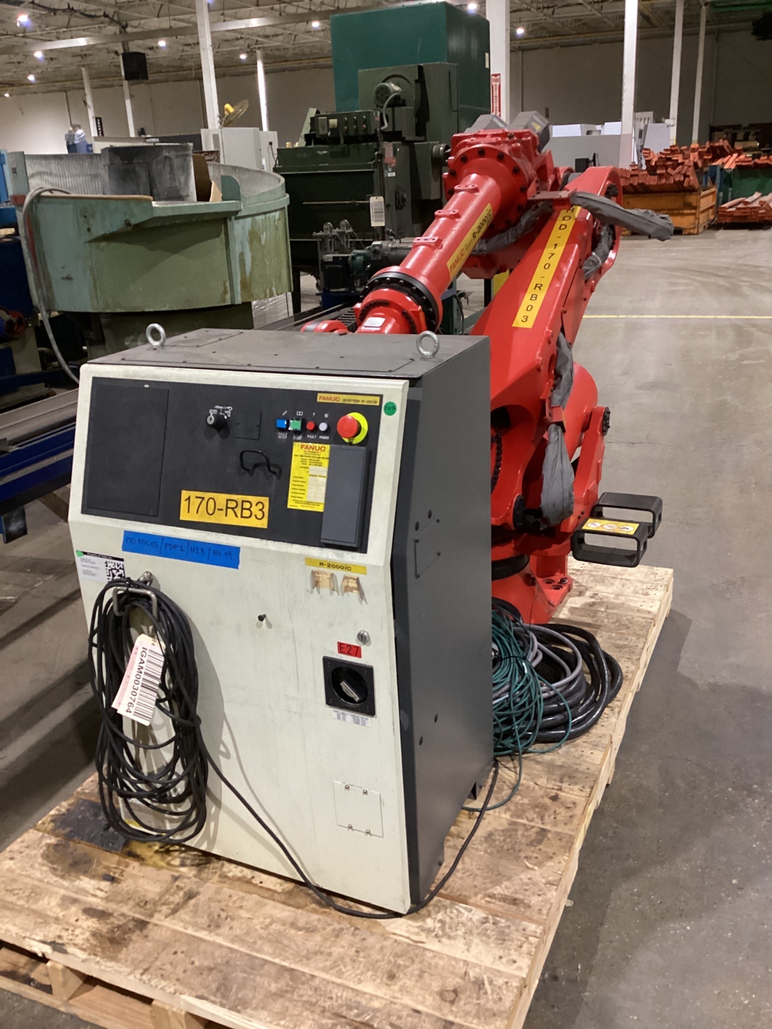 FANUC ROBOTICS R-200IC/210F ROBOT W/ R30IB CONTROLLER NO PENDANT USED 7
