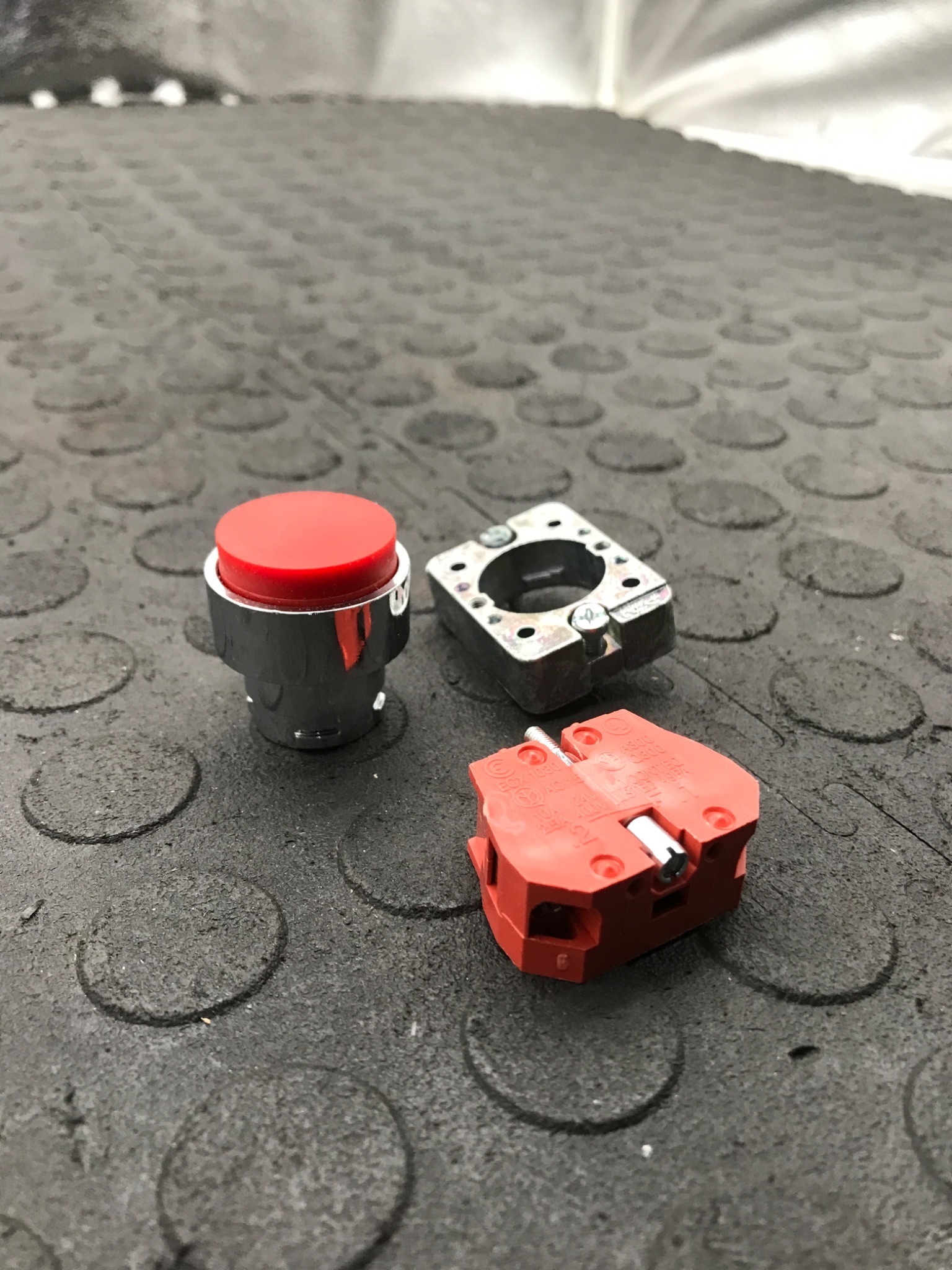 AUTOMATION DIRECT GCX1111 Pushbutton Assembly NEW 1