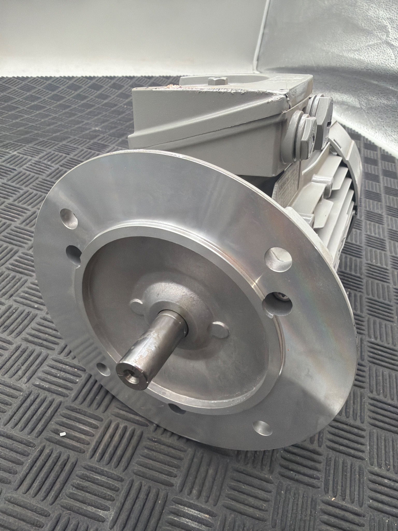 SIEMENS 1AV3083B Three‑Phase AC Induction Motor USED 3