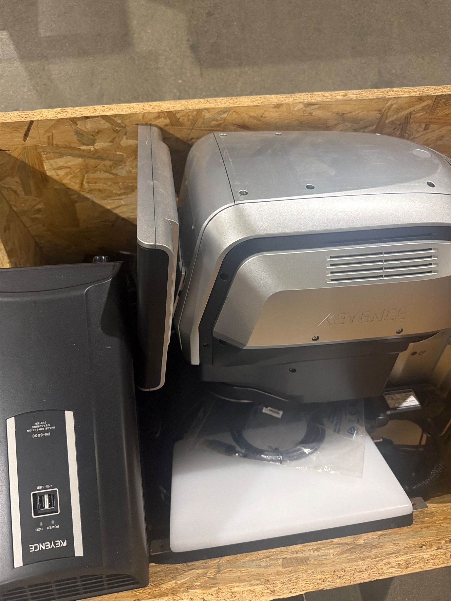 KEYENCE IM‑8030 Image Dimension Measurement System w/ IM‑8000 Controller USED 1