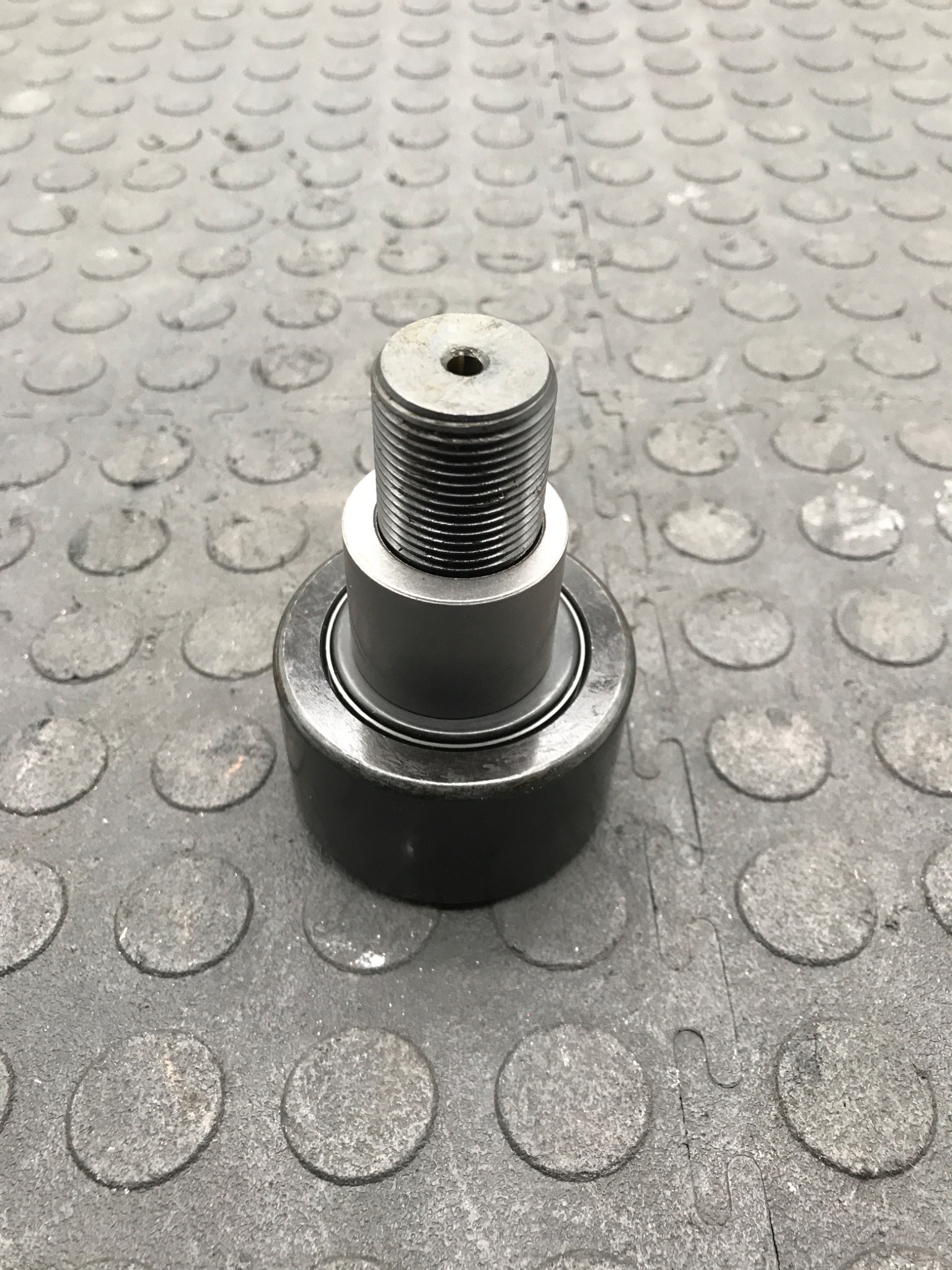 McGill CFE 2‑1/2 SB Stud Type Cam Follower NEW 2
